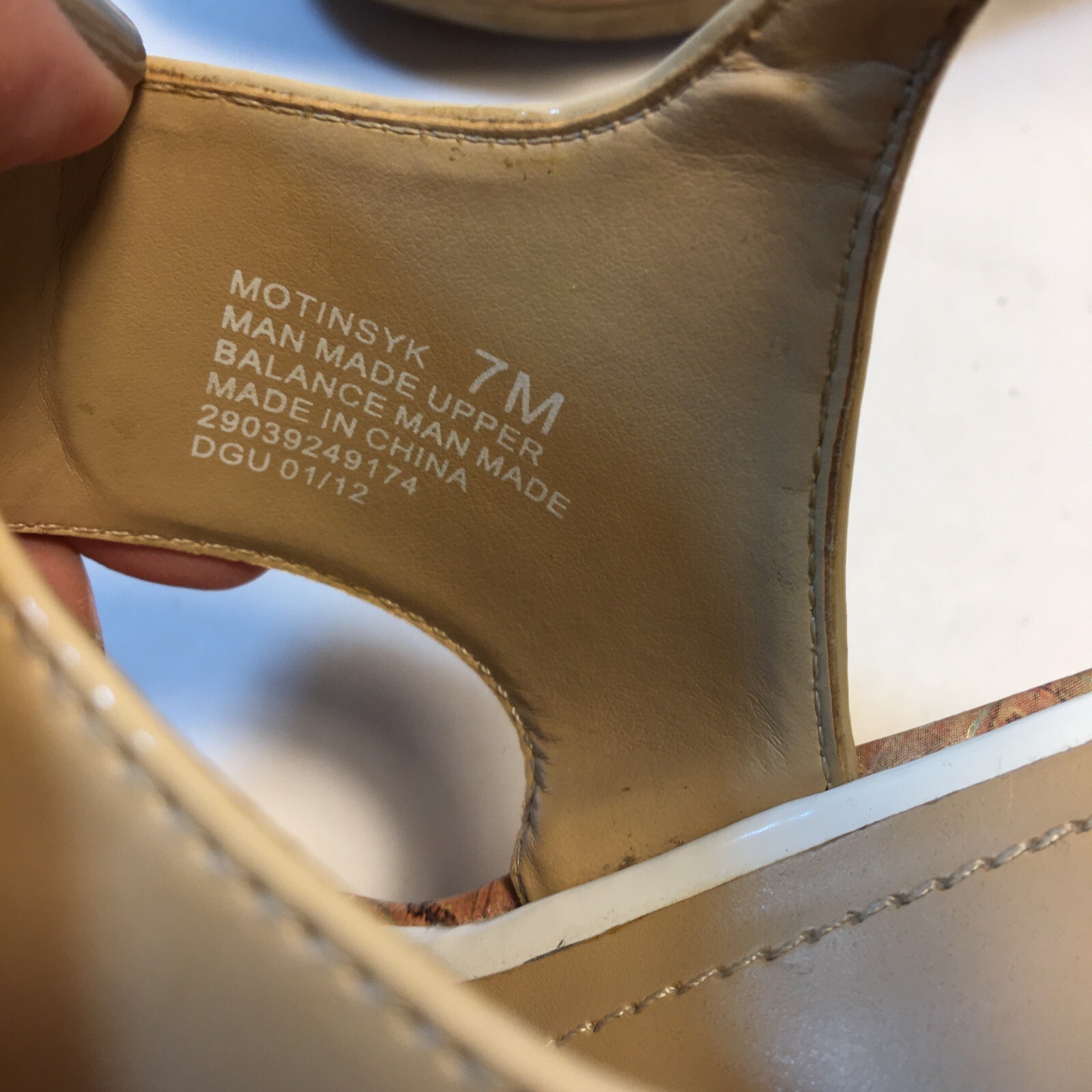 Mootsies Tootsies Womens 7M White Tan Cork Look Platform Wedge Shoes