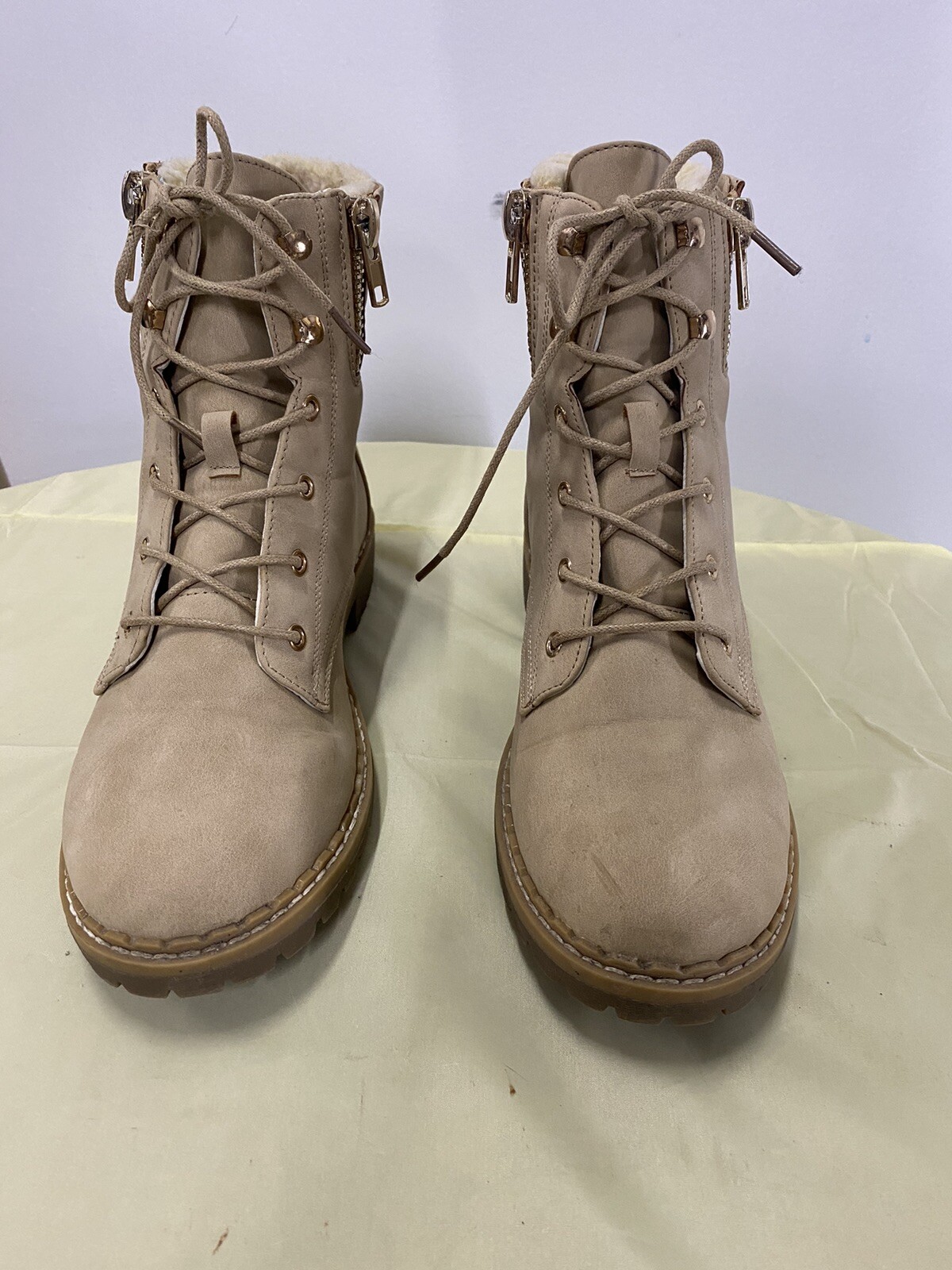Justfab Illona Women’s Classy Combat Style Boot. Light beige Size 8.5
