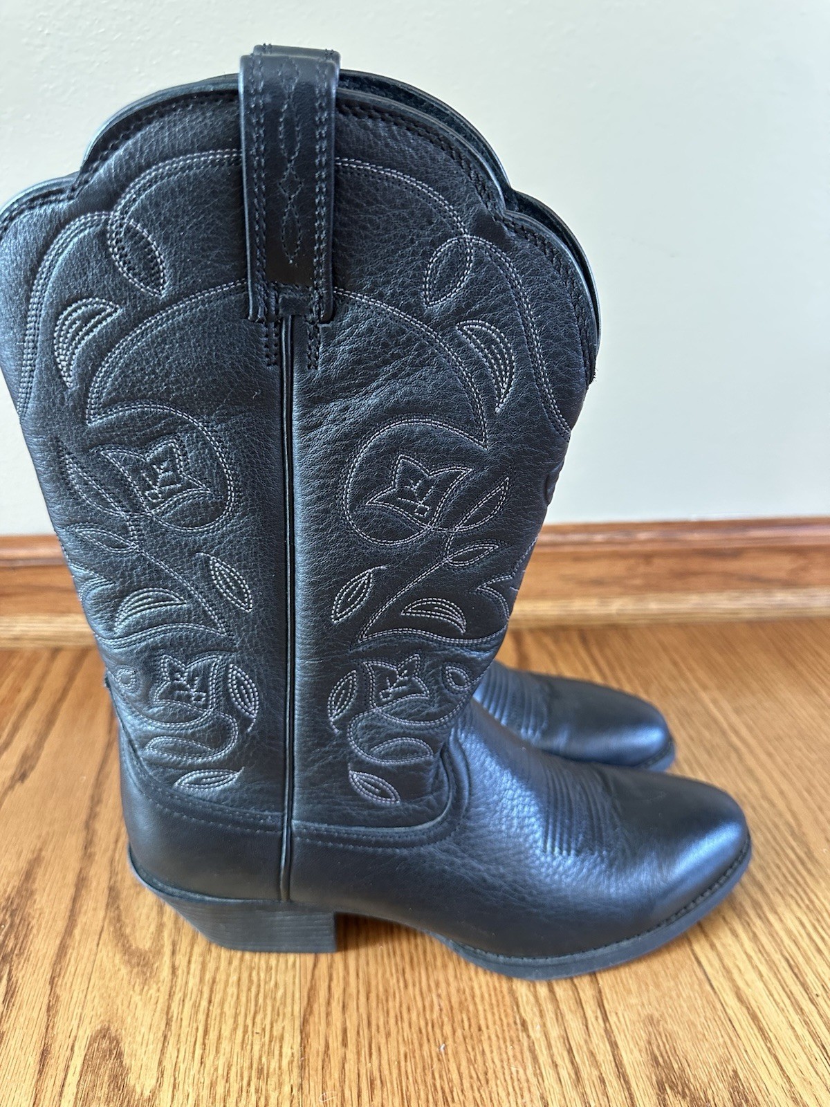 Ariat Women’s Heritage Western Round Toe Black Leather Boots Size 7B Medium