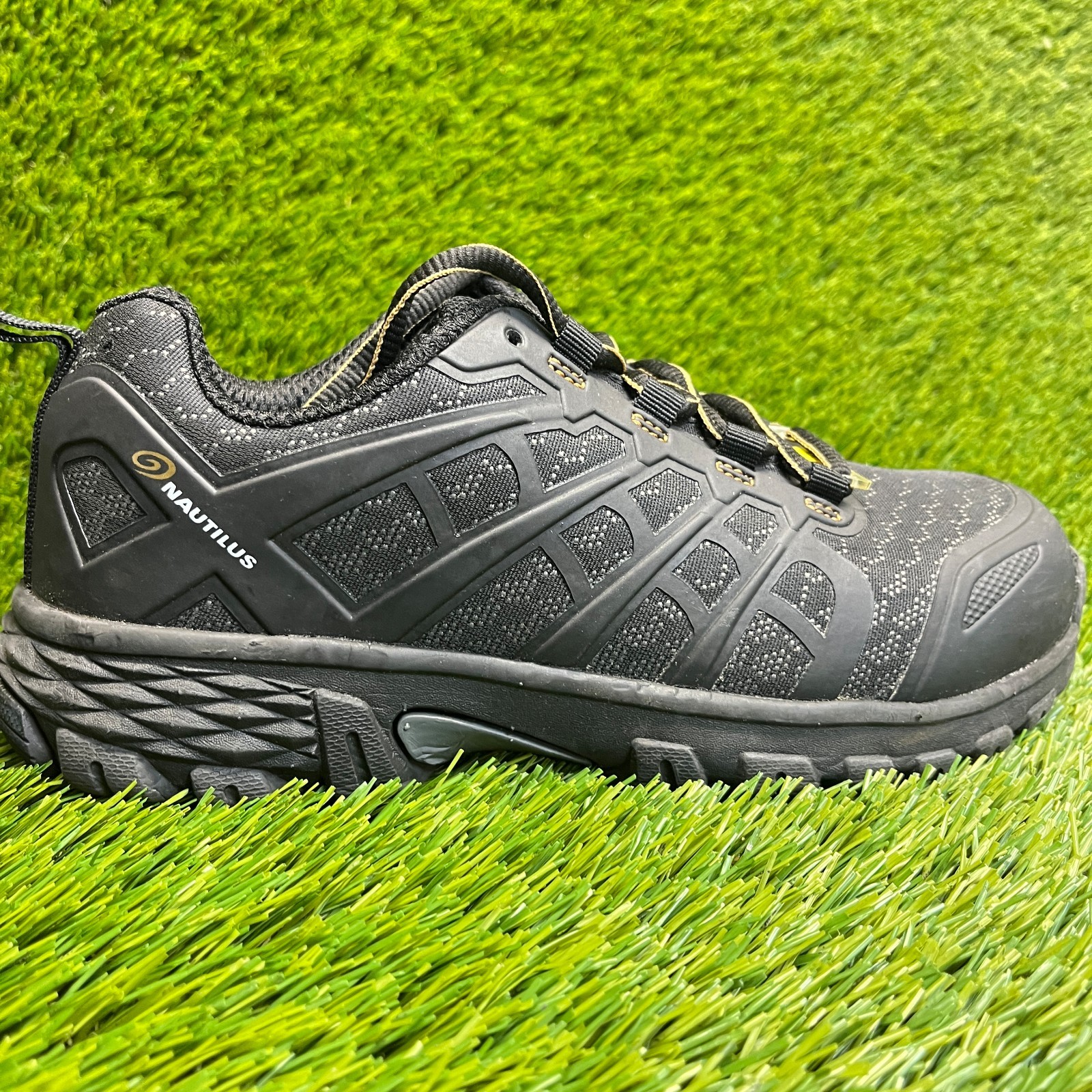 Nautilus Stratus SR Womens Size 7 Black Composite Toe Safety Working Shoes
