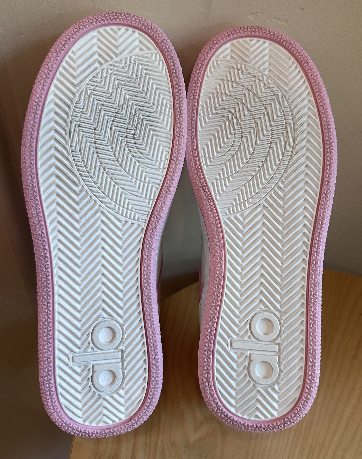 Alo Recovery Mode Leather Sneakers Pink White Women’s 10 Men’s 8.5 EU 41.5