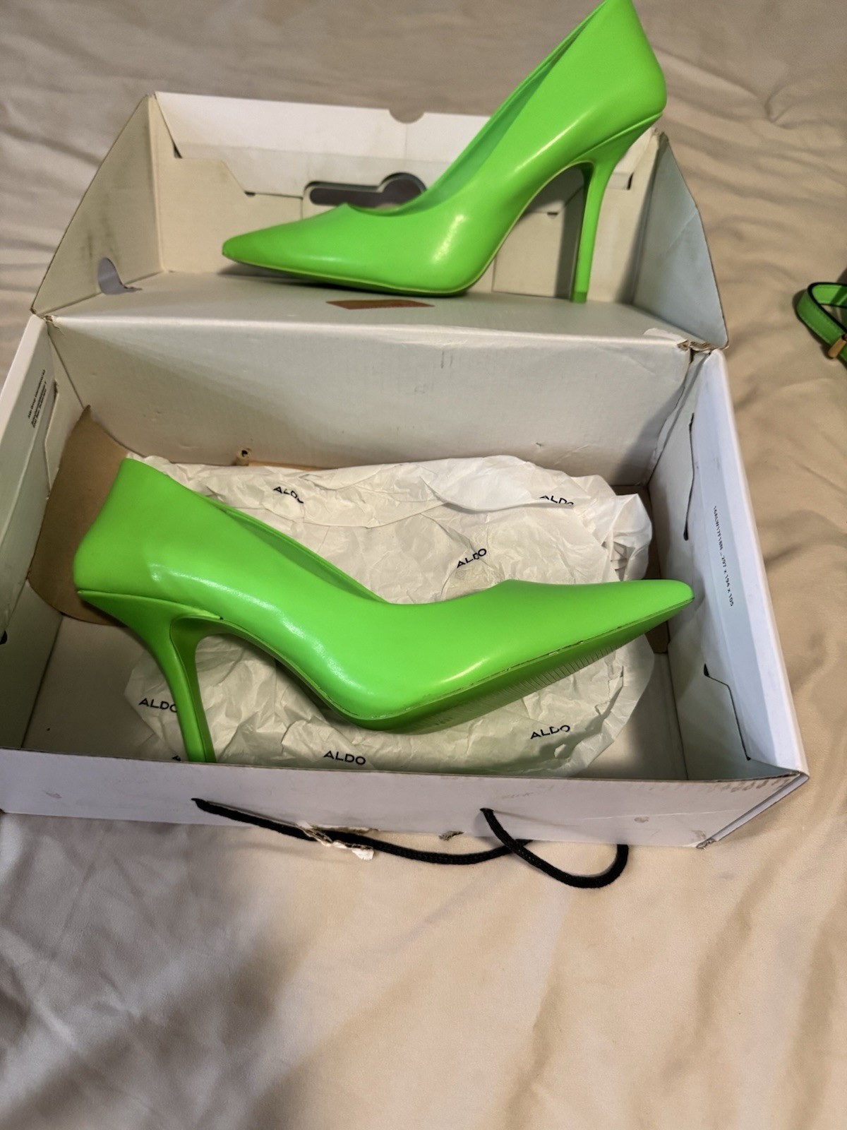 ALDO Neon Green Solid Pointed Toe Stiletto Pump Heels Slip On Women’s 9