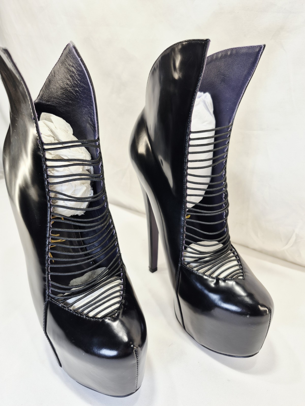 London Trash «Crime» Embossed Black Leather Goth Platform Heels Sz 8.5M