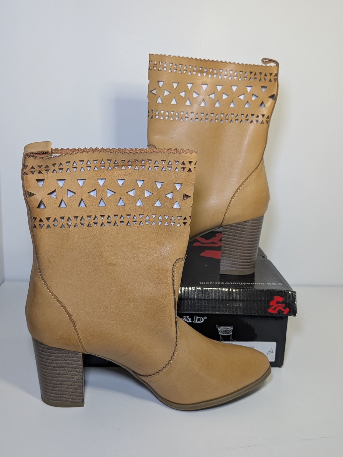 Nomad Bobbi Women’s Boots Size 10 Camel Tan Leather Laser Cut Heeled Booties NIB