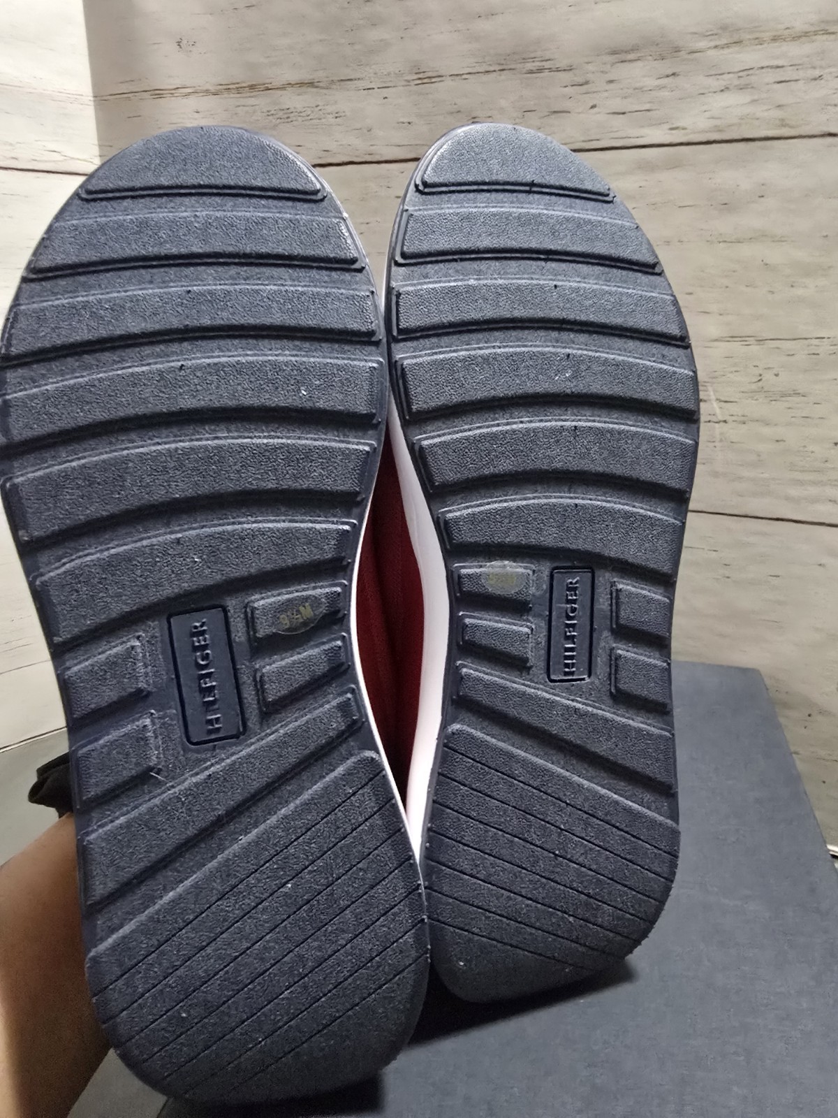 NEW Tommy Hilfiger Tw Arosa Medium Womens Red 9.5 Slip On Sneaker Light comfort