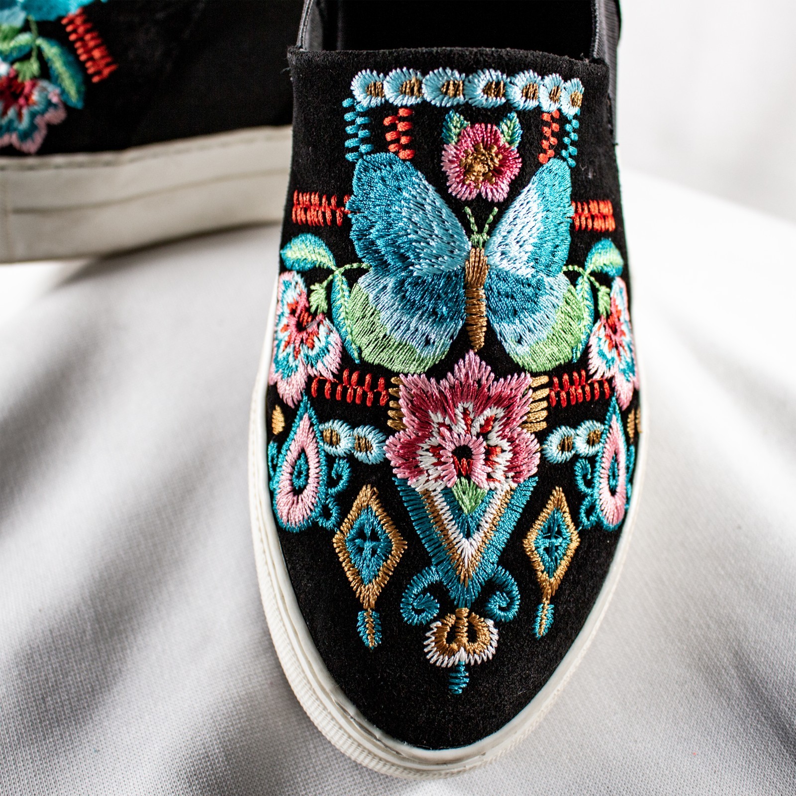 JOHNNY WAS Multicolor Floral Butterfly Embroidered Women Sneaker Shoes Size 8