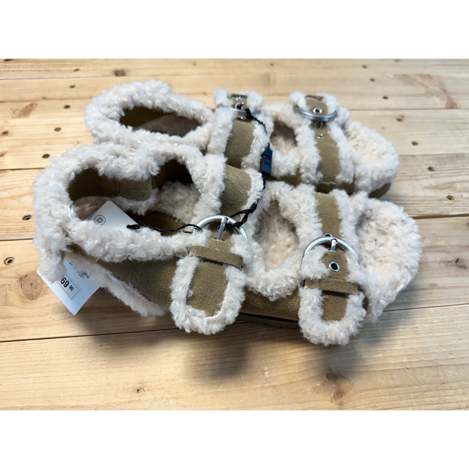 ZARA Women’s Fur Lined Buckle Strap Flat Sandals Tan Size US 8 EUR 39