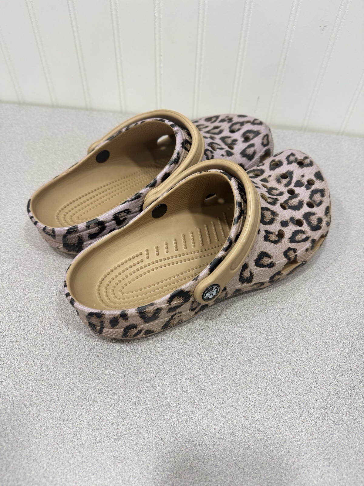 Crocs Classic Leopard Cheetah Animal Print Clog Sandals Shoes Women’s 9Men’s 7