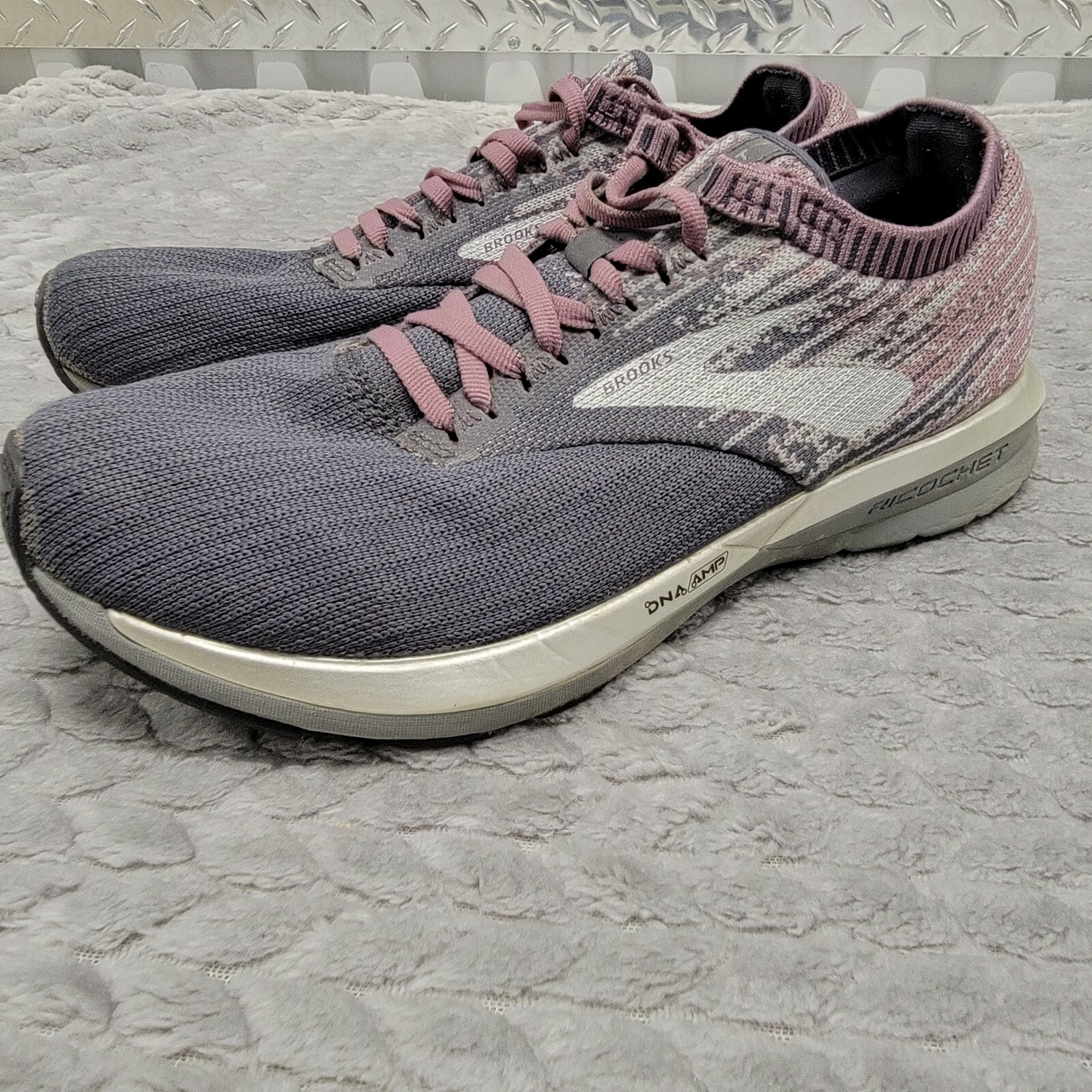 Brooks Womens Ricochet Shoes Sneaker Size 9.5 Gray Pink Running Athletic Walking