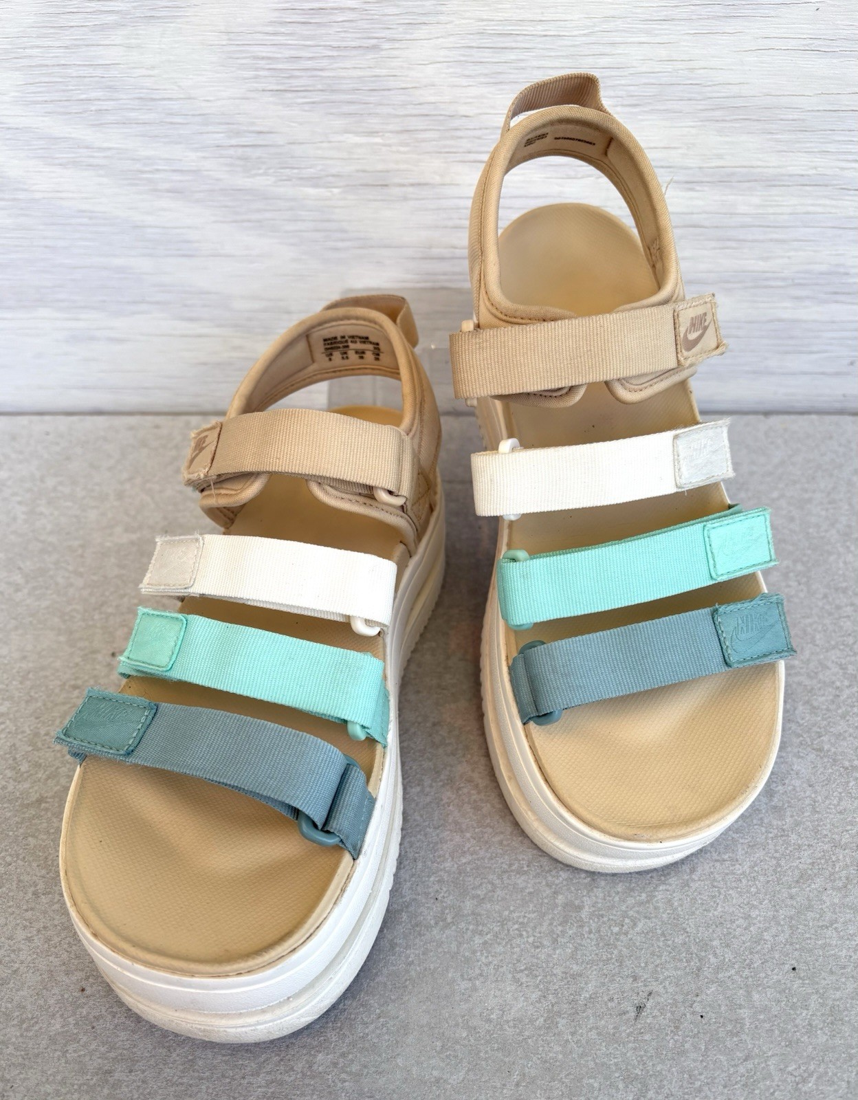Nike Icon Classic Women’s Mineral & Hemp Strappy 2.5 Inch Platform Sandal Size 8