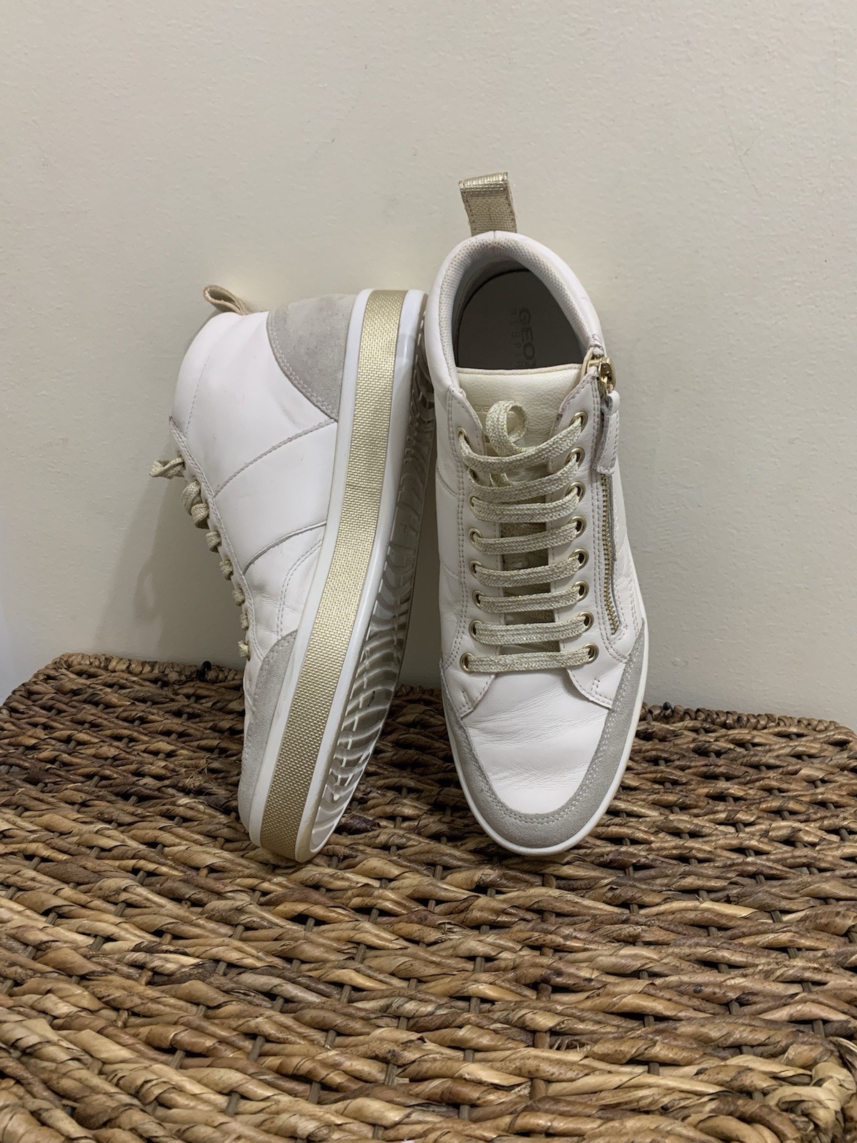 Geox womans bootie sneakers ivory and gold 10.5 comfort going out preppy