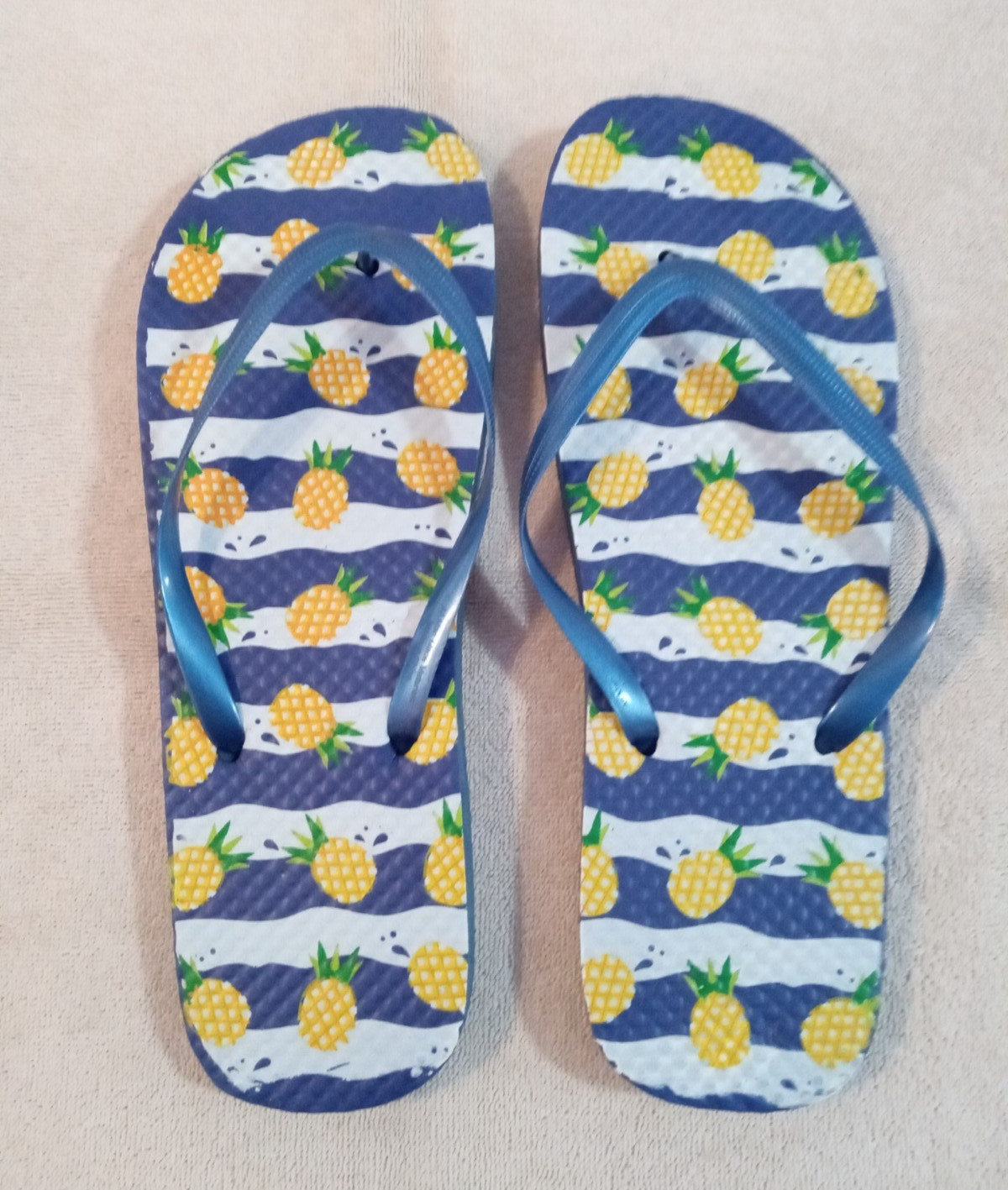 4-Pair Women’s JUNCTURE flip flops size L(9-10) Pina Colada, Pineapples & more