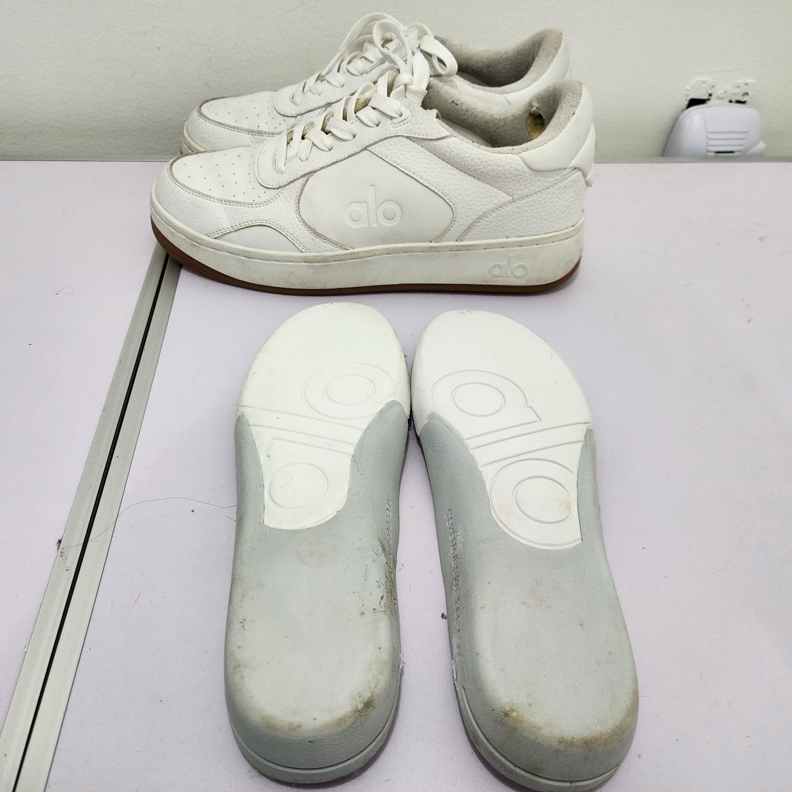 Alo Yoga Recovery Mode Sneakers White A0685U Womens 11.5 Mens 10 Vegan Leather