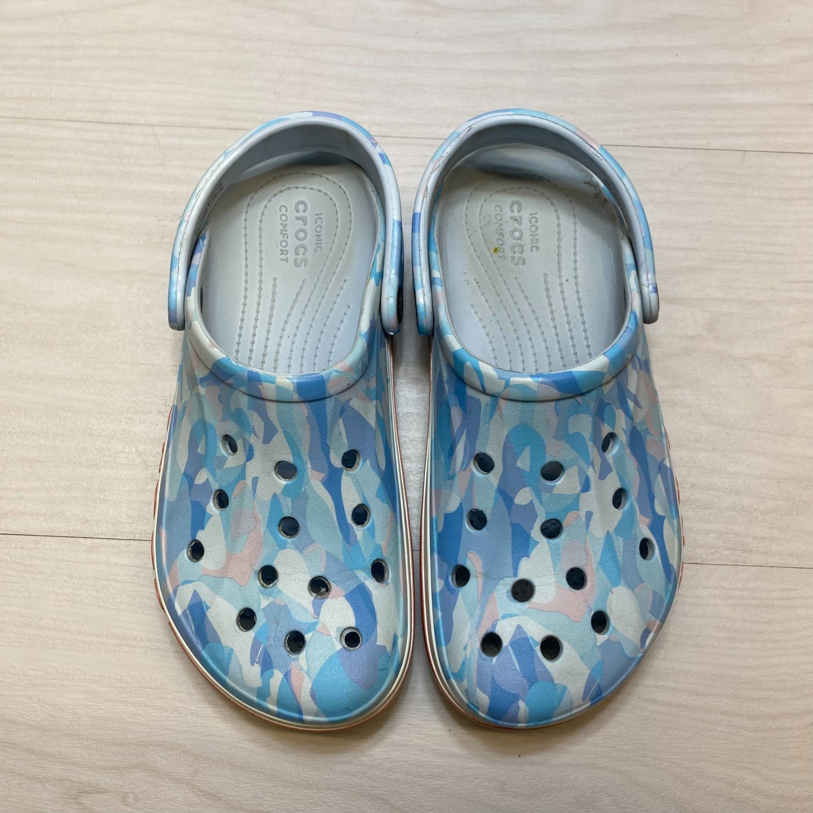 Crocs Bayaband Bubble Camo Clogs Women’s Size 9 Blue Round Toe Slip On Comfort