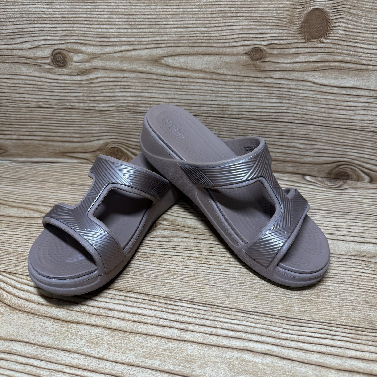 Crocs Monterey Metallic Wedge Shoes Sz 7 Slip On Comfort Cushion Sandals 207144
