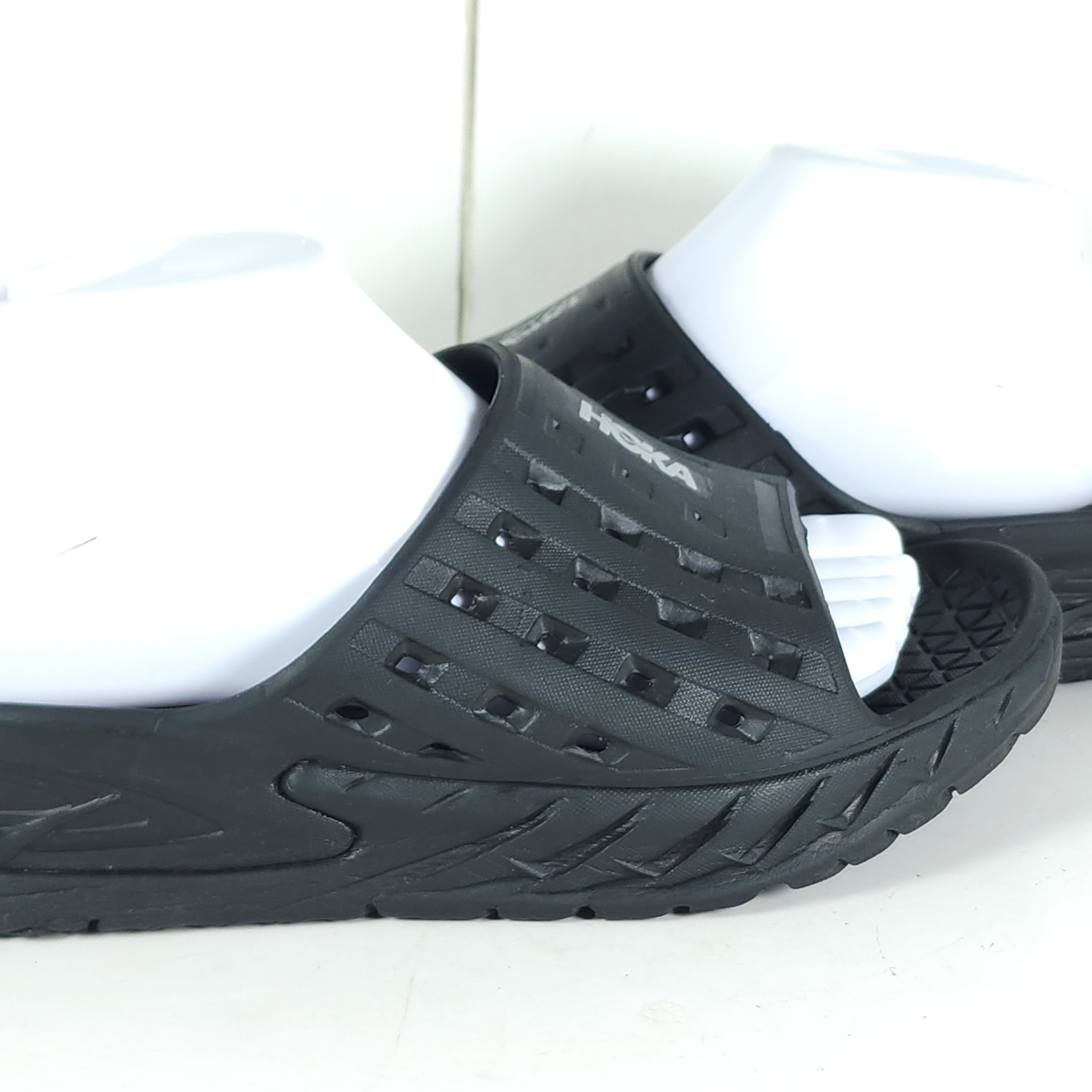 Hoka One One Ora Recovery W9 M7 Black Slide Comfort Sandals