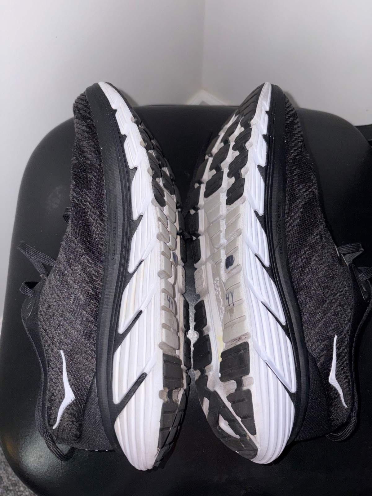 hoka one one black size 9B