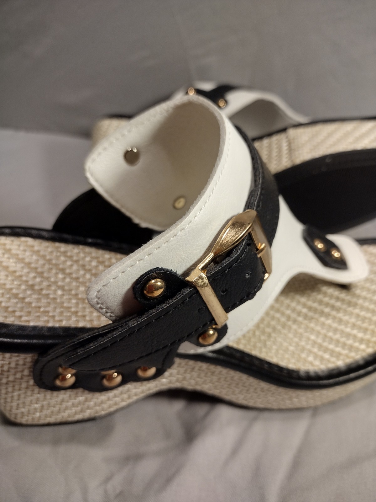 Women’s Wedge Thong Sandals Buckle Studded Adjustable Strap Black/White 6.5