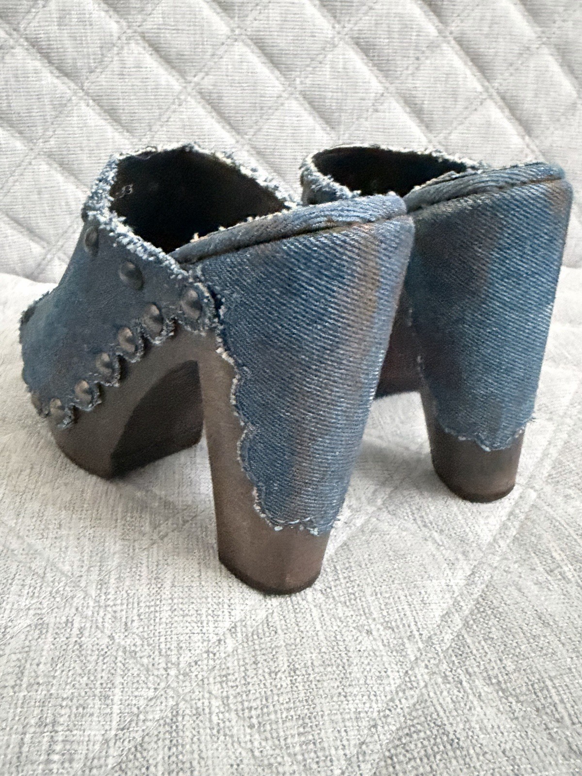 EUC Stuart Weitzman Pearl Studded Denim Blue Jean Slides OPEN TOE Wood Heels 6