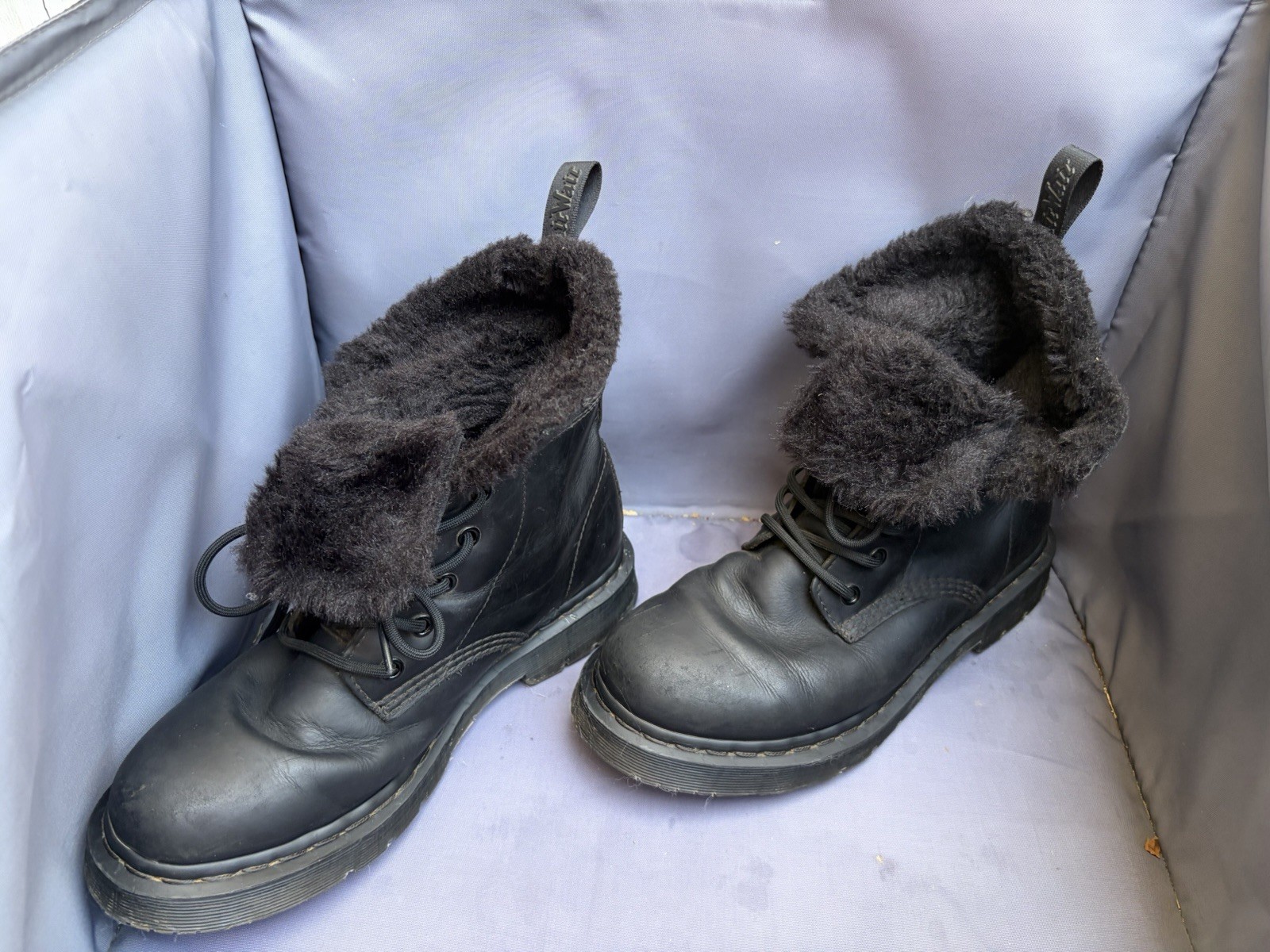 Dr. Martens Combat Ankle Boots Black Leather Lace-Up Faux Fur Lined Sz 9
