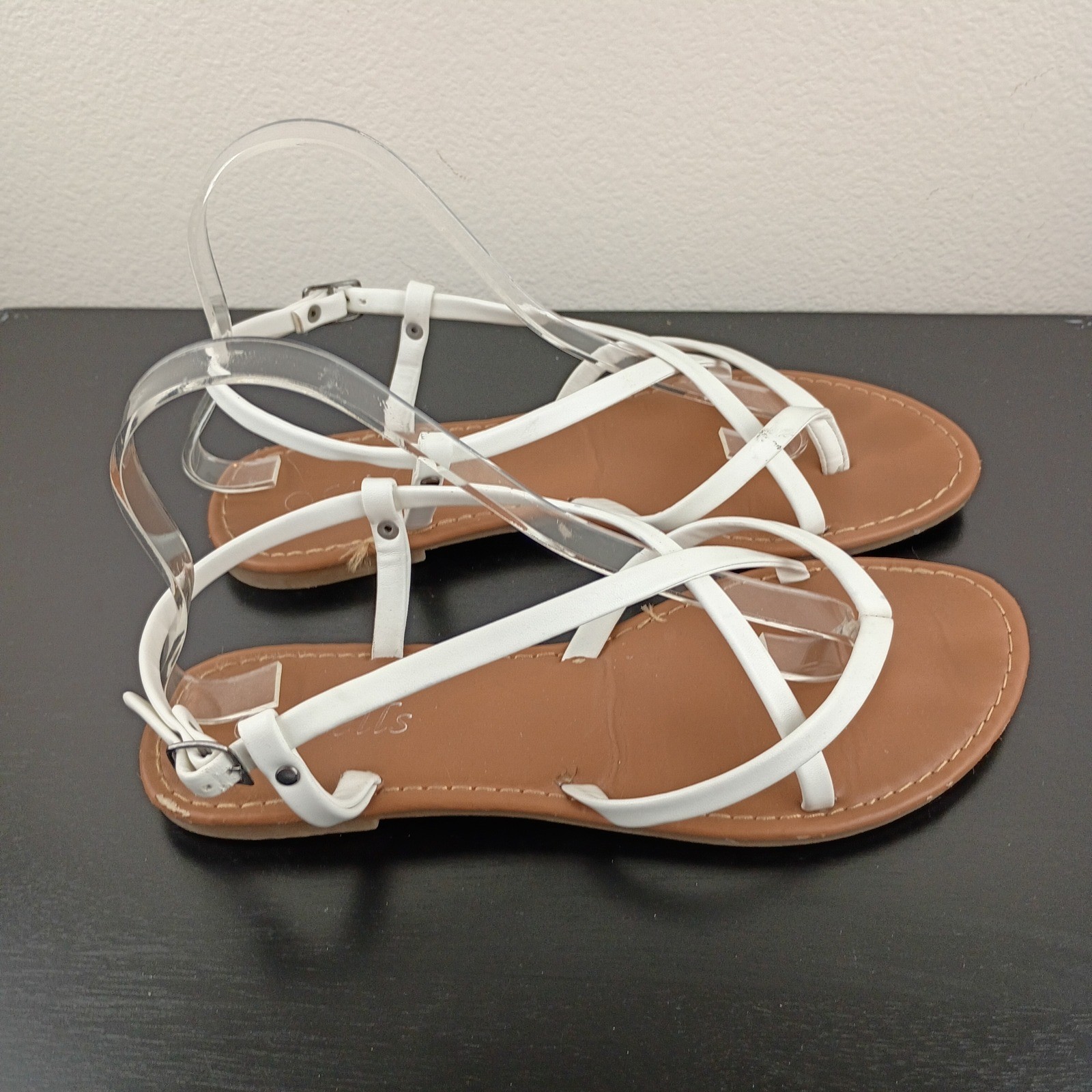 Wells Womens White Strappy Sandals Flat Buckle Ankle Strap Size 10
