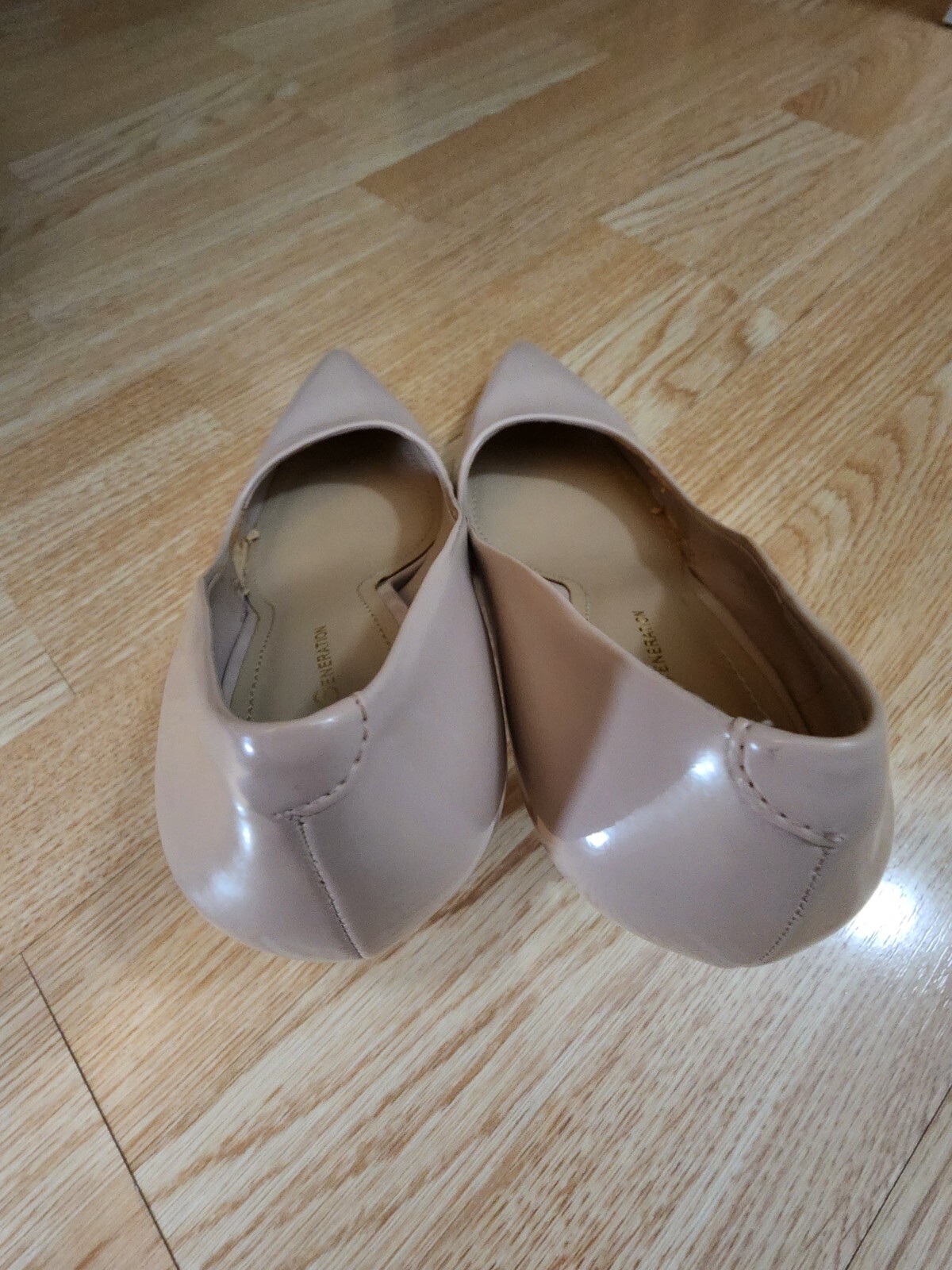 BCBGeneration size 8.5 pale pink nude pointed toe patent leather pumps heels