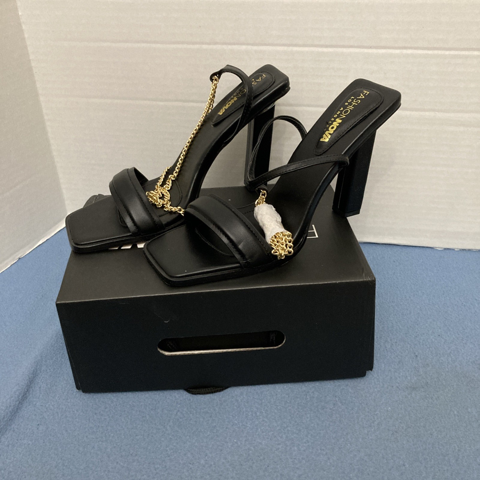 Fashion Nova Women’s Black Talent No Competition Block Heeled Sandals – SZ 9