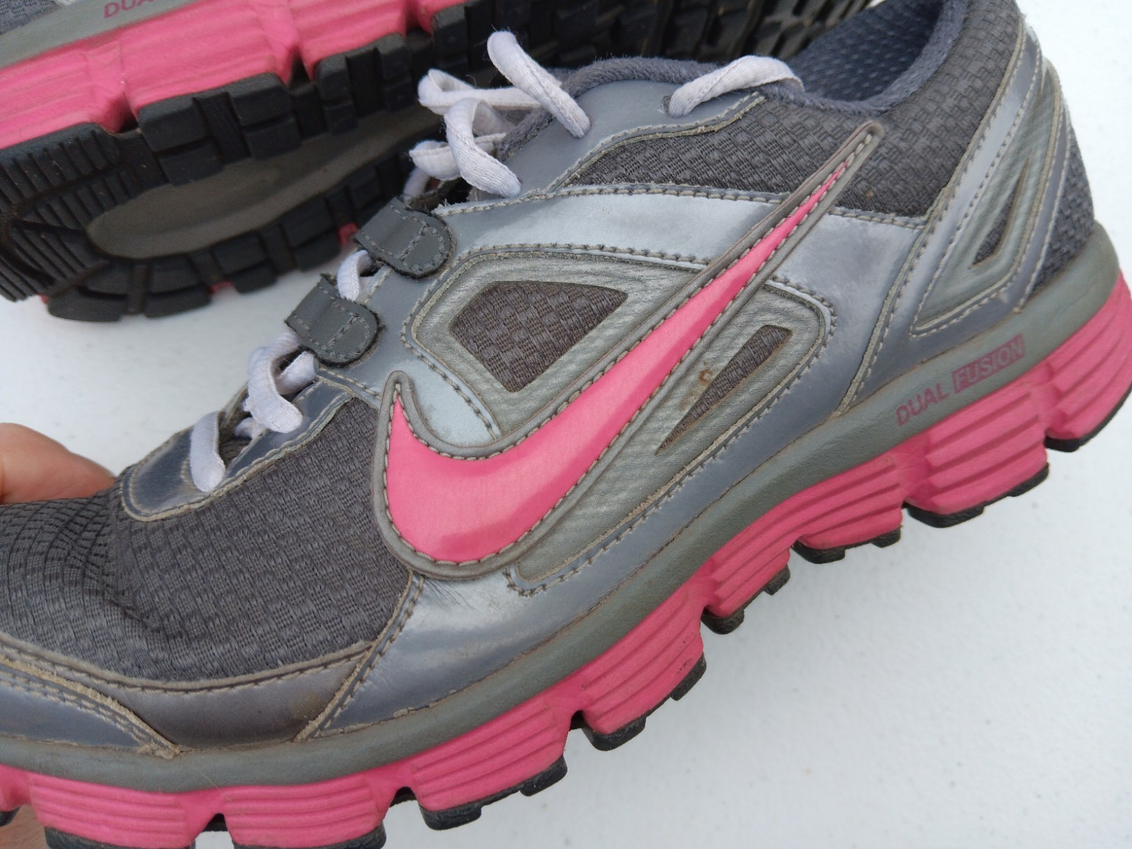 Size 8 – Nike Dual Fusion ST Gray Pink Low Women’s Sneakers Euc