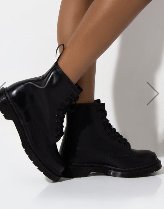 Dr martens 1460 MONO SMOOTH LEATHER LACE UP BOOTS Size 9 Women 8 Men
