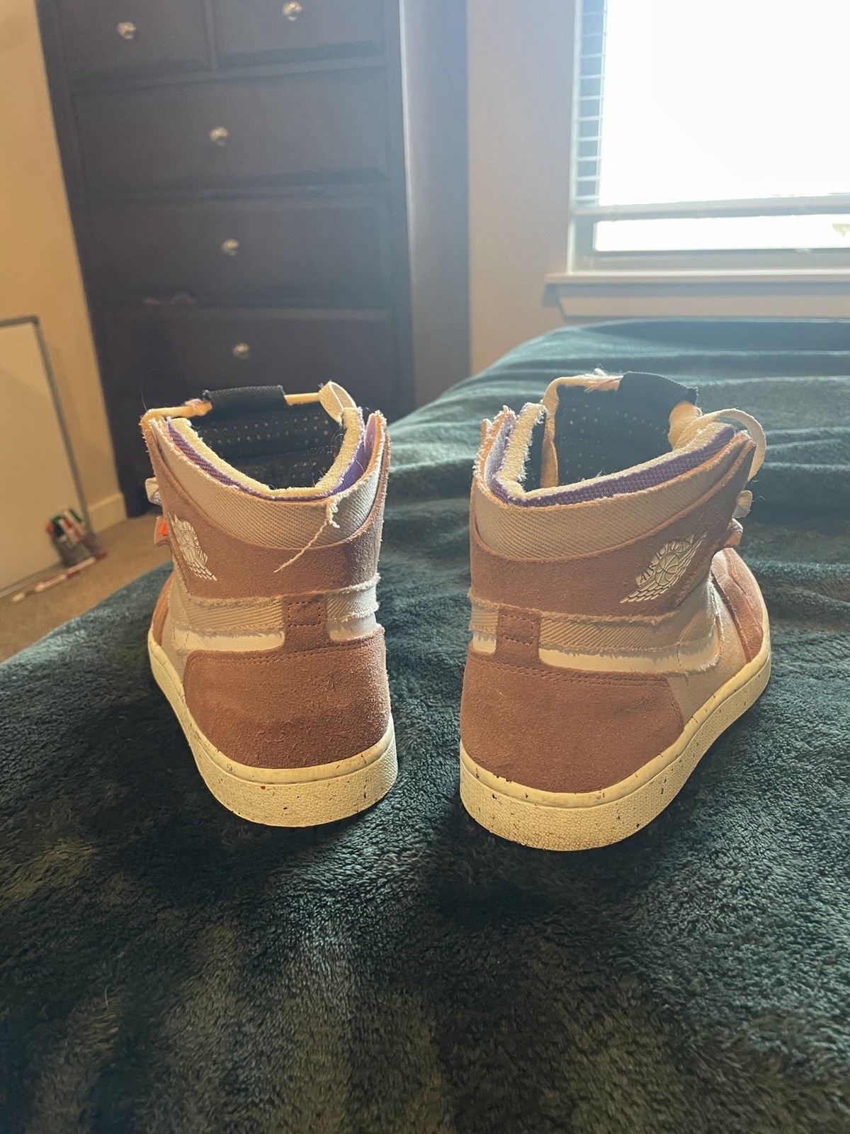 Nike Air Jordan 1 High Top CMFT Fossil Stone Suede Pink/White Colorblock M8/w10