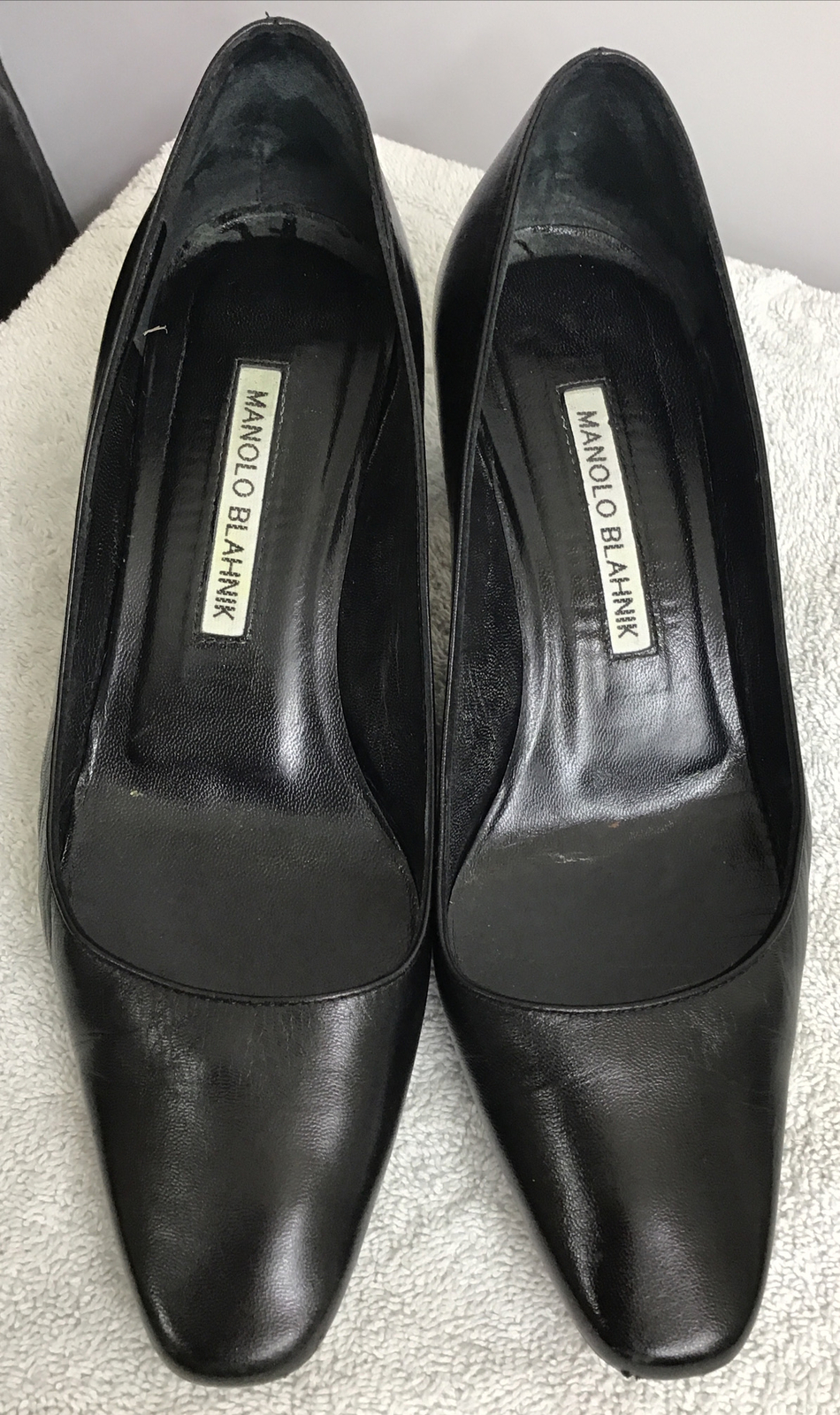 Manolo Blahnik Low Heel Black Leather Pump Semi Round Toe Size 35.5