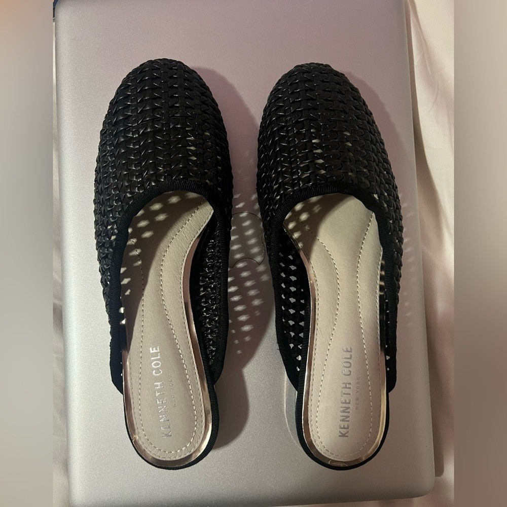 Kenneth‎ Cole Black Woven Flats size 8