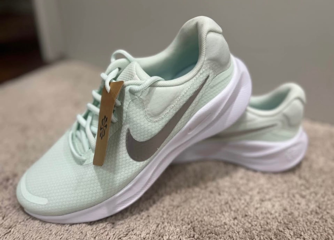 *BRAND NEW* Womens Nike Gym Shoes-Size 9