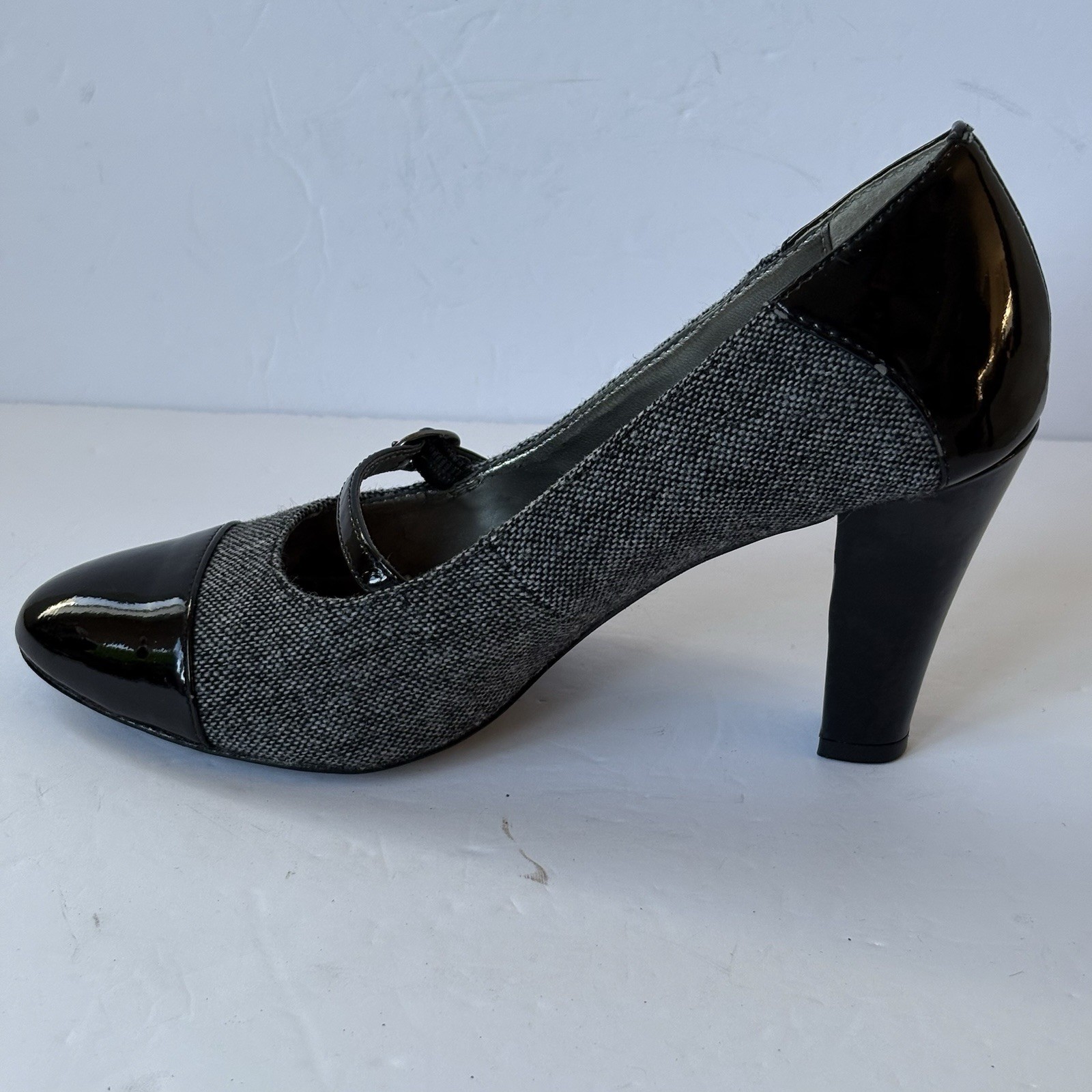 Anne Klein Mary Jane Heel Women 6 Sweet Pea Grey Fabric Black Patent Pump 3.25″