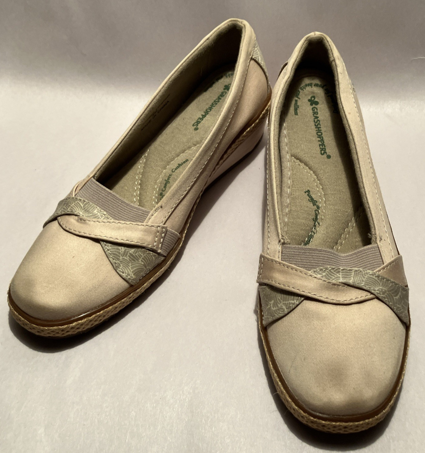 New Grasshoppers Purefit Comfort Cushion Support Womens 6M Tan 1″ Wedge Slip Ons