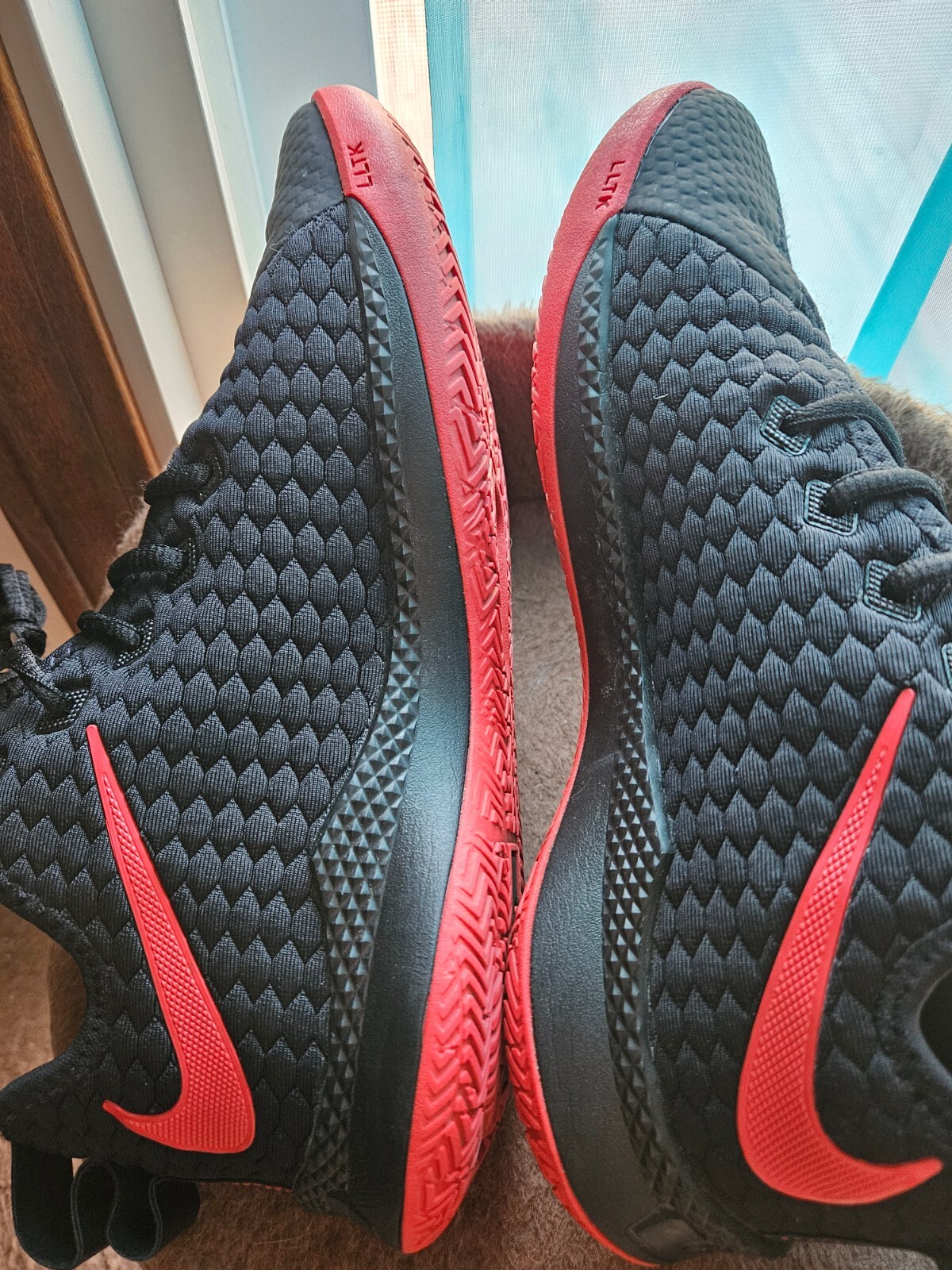 Nike Witness Akron 330 woman’s size 9 shoes