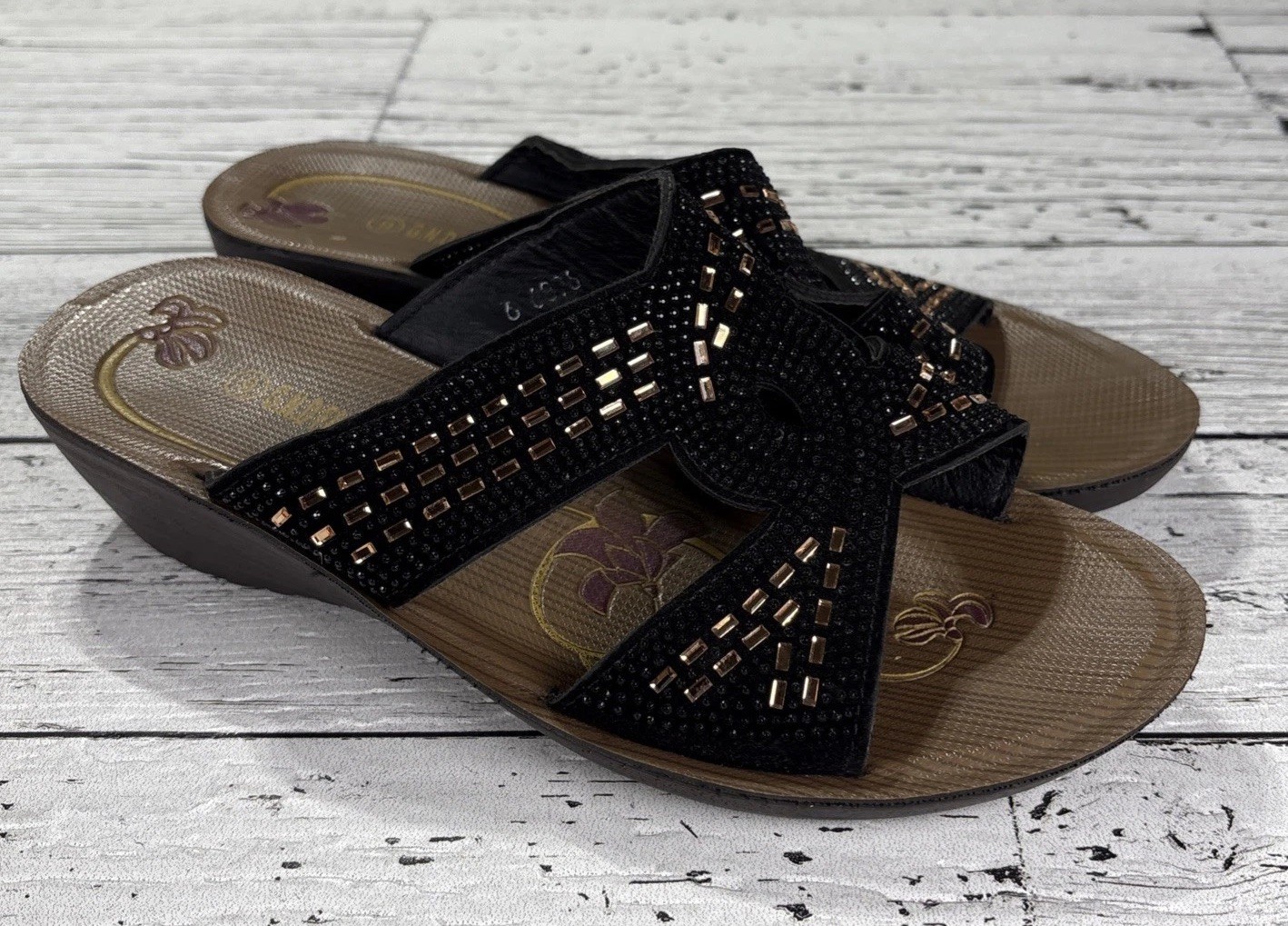G.N.D Womens Sz 7 1/2 Black rhinestone accent Sandals New in Box style # 9639