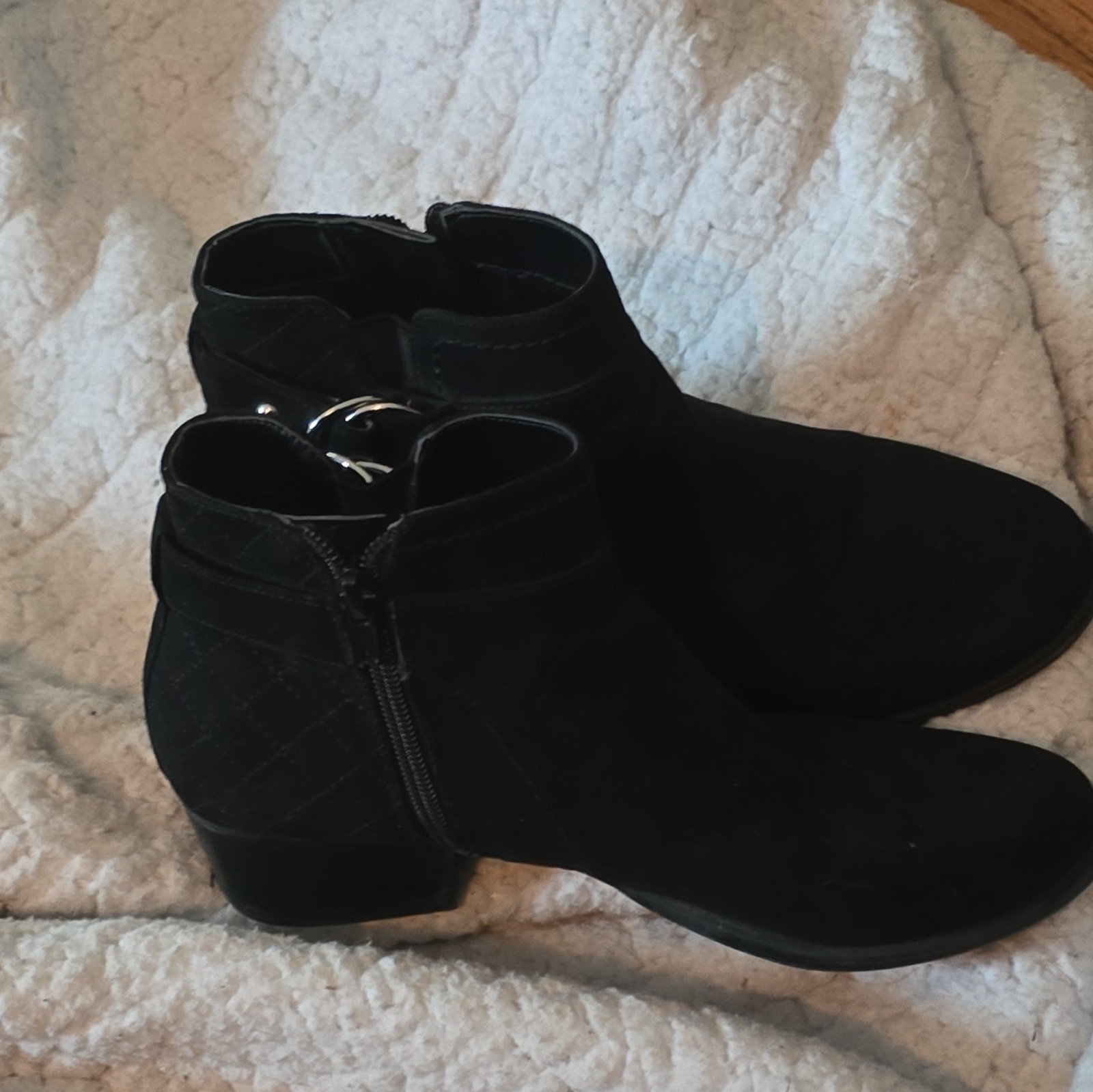 Unisa Women’s Black Suede Ankle Boots Round Toe Zip Buckle Accents Size 7