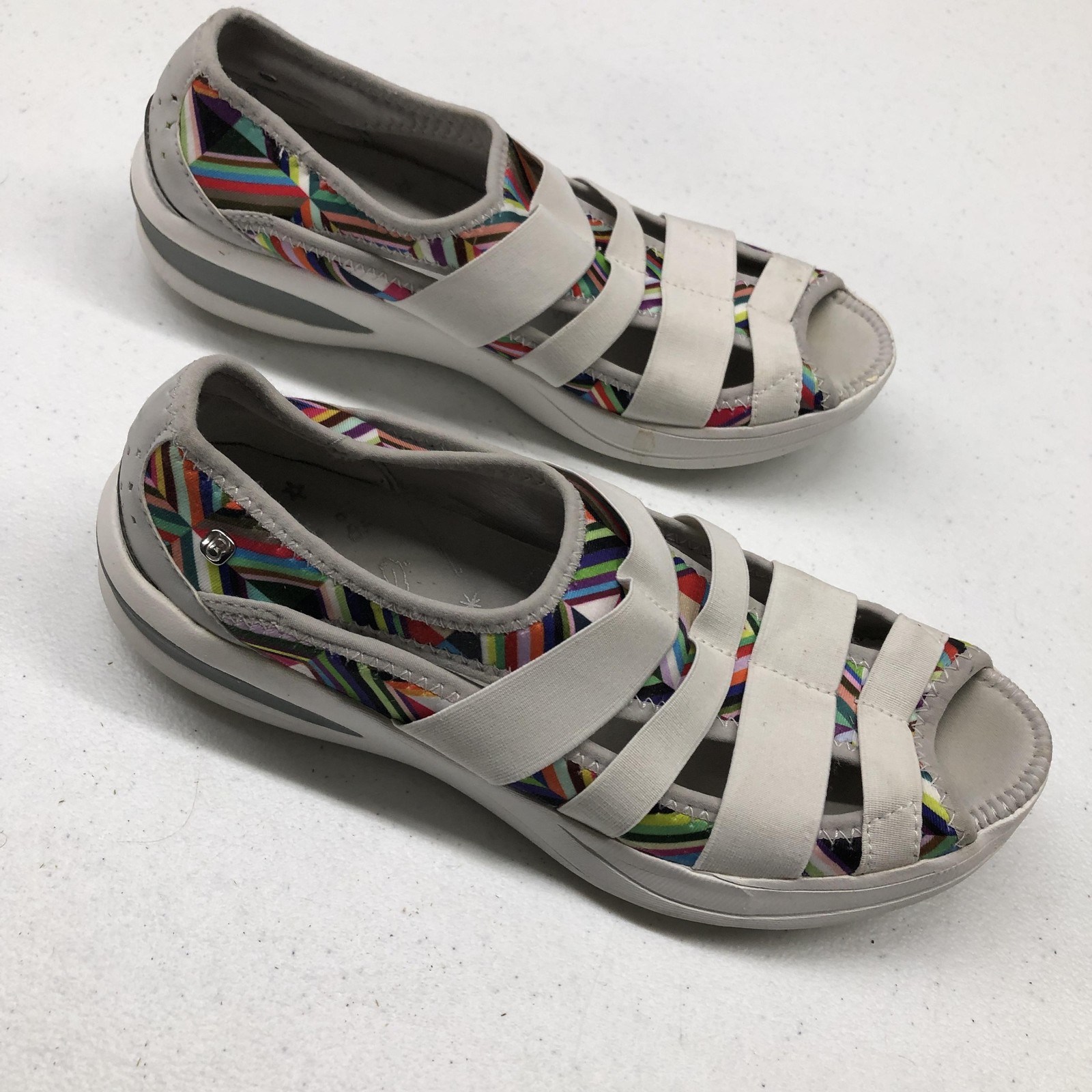 Bzees Frill Sandals Shoes Womens Size 8.5 Multicolor Fisherman Wedge Comfort