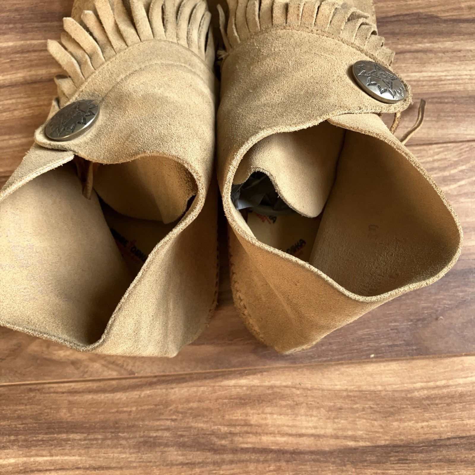 Minnetonka Moccasin Shoes Womens 7 Beige Fringe Suede Western Boho Leather