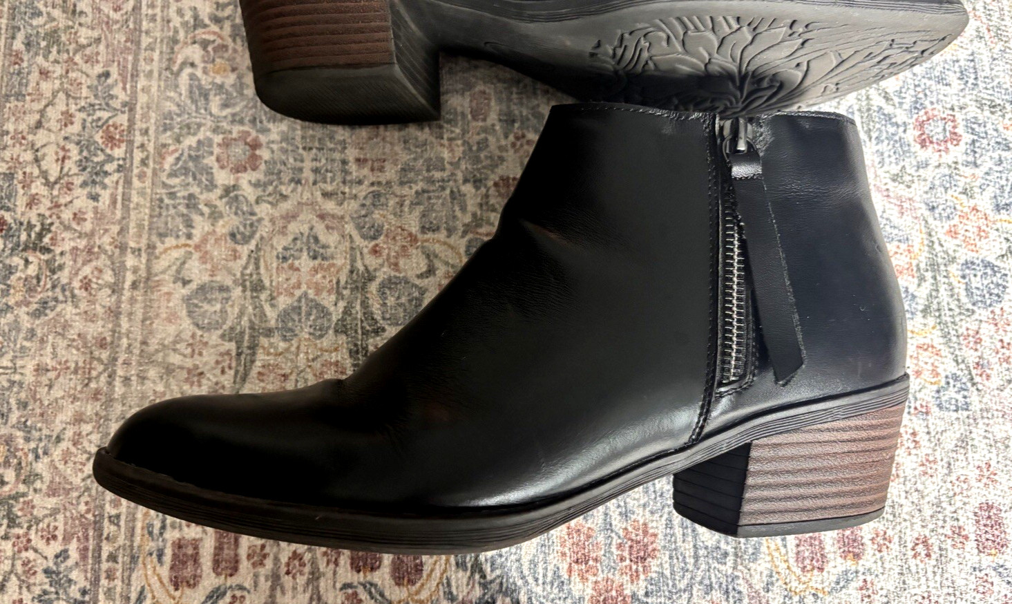 Vepose Black Leather Side Zip Ankle Boots Stacked Heel Rubber Sole Booties~11