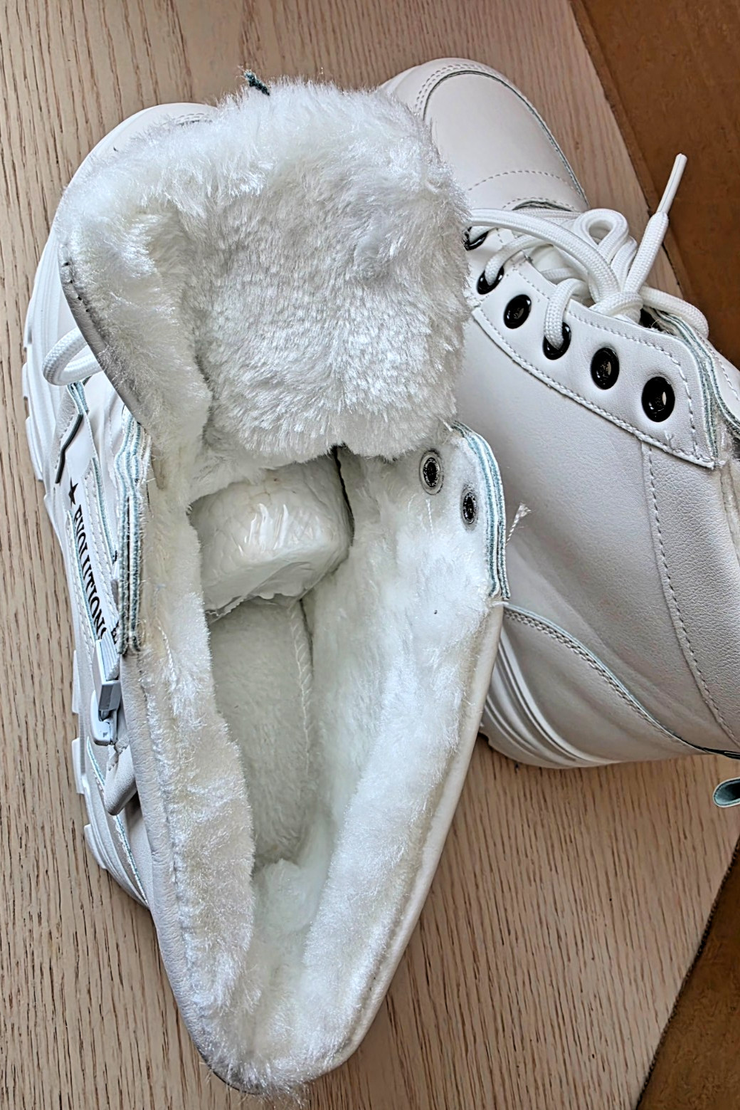 Evolutions Clothes Style Fashion New Women’s White Faux Fur Lined Boots Size 39