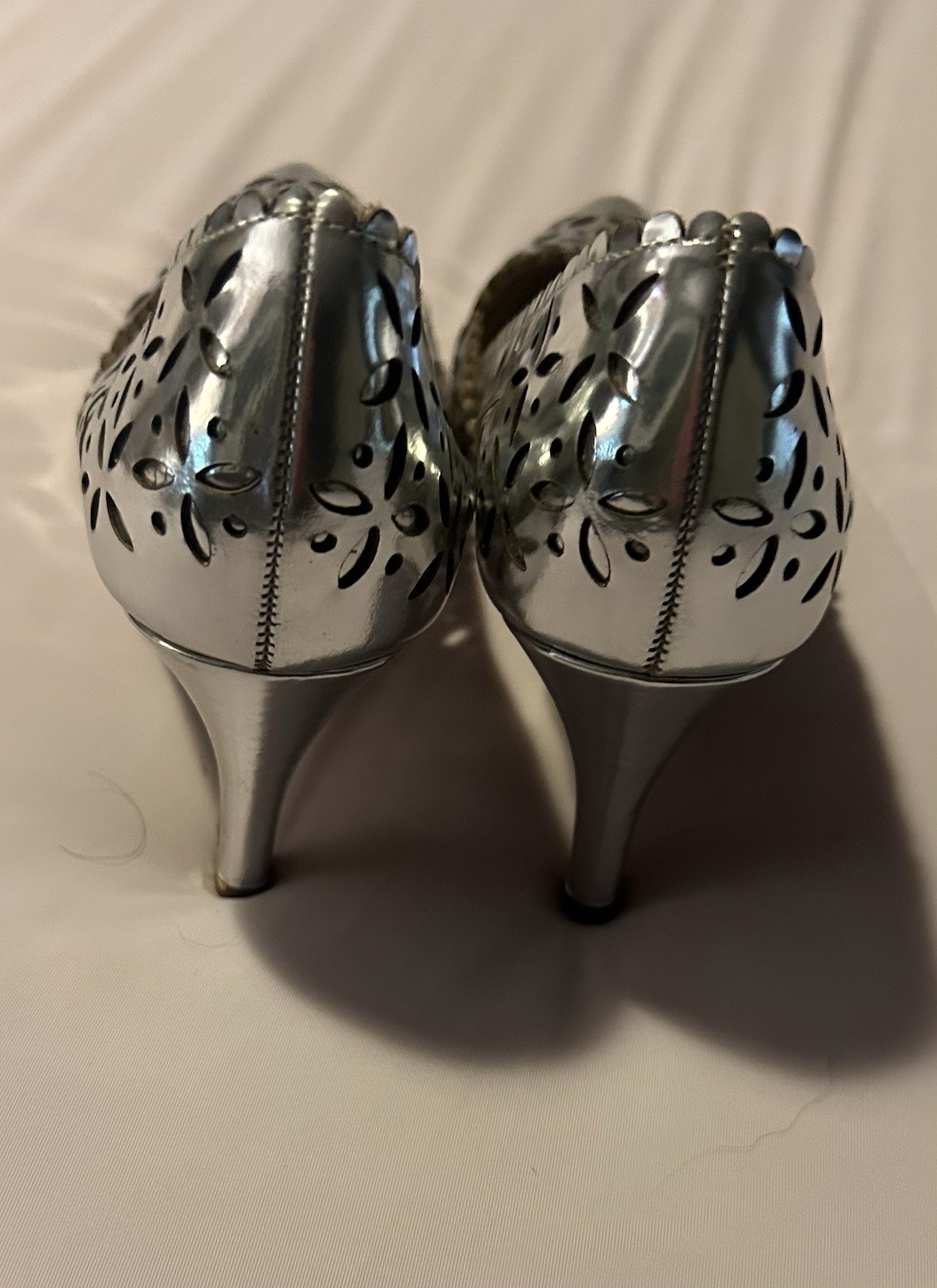 Boden Women’s Silver Leather Cut-Out Scalloped Pointed Toe Slip-On Pumps US 6