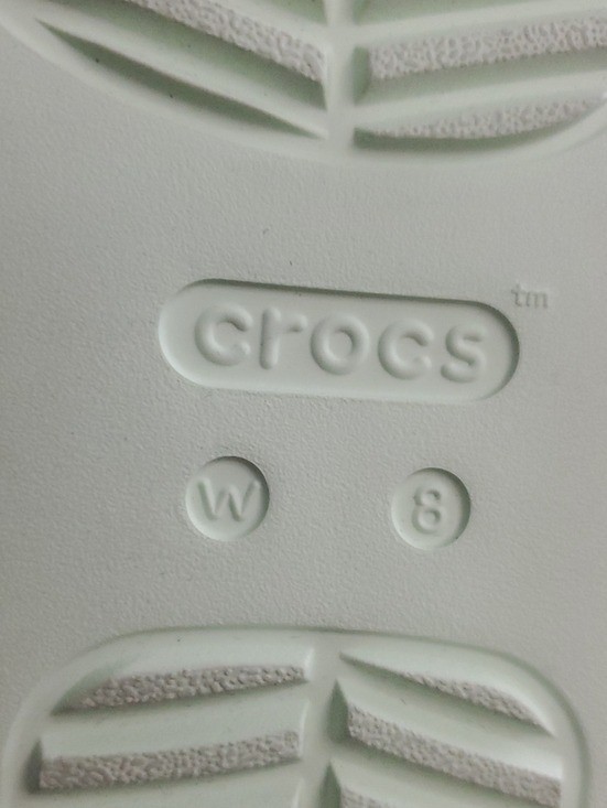 NWT – Crocs Getaway Platform Toe Loop – Size 8