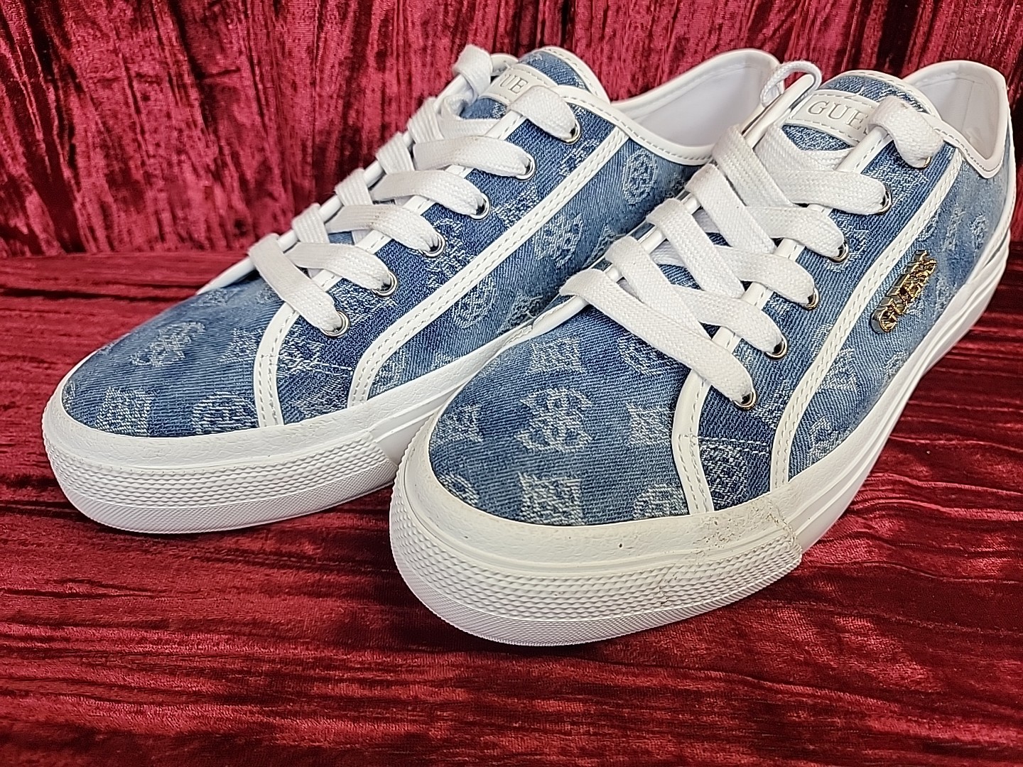 GUESS Women’s 10 Jelexa casual shoe Sneaker Medium Blue 420 new no box style