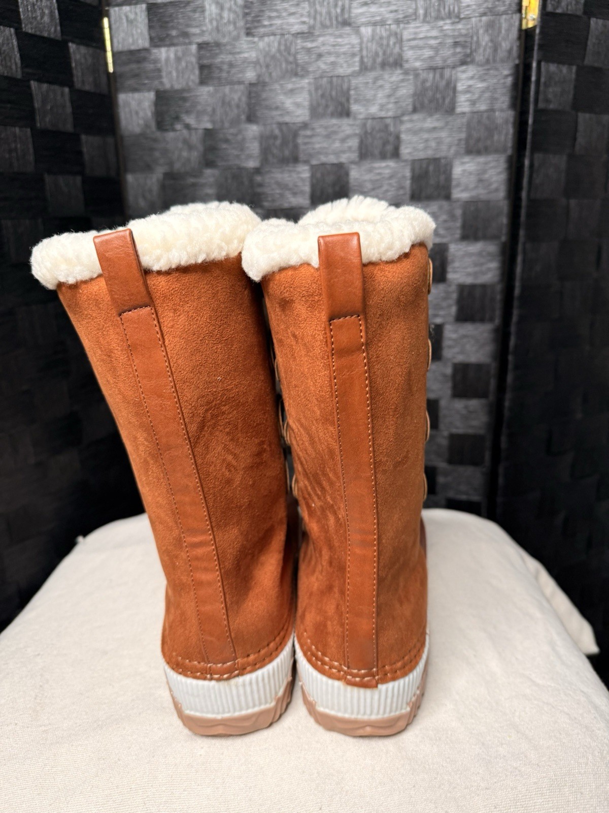 Bamboo Women’s Brown Mid-Calf Lace-Up Snow Boots Faux Fur Lined Rubber 7