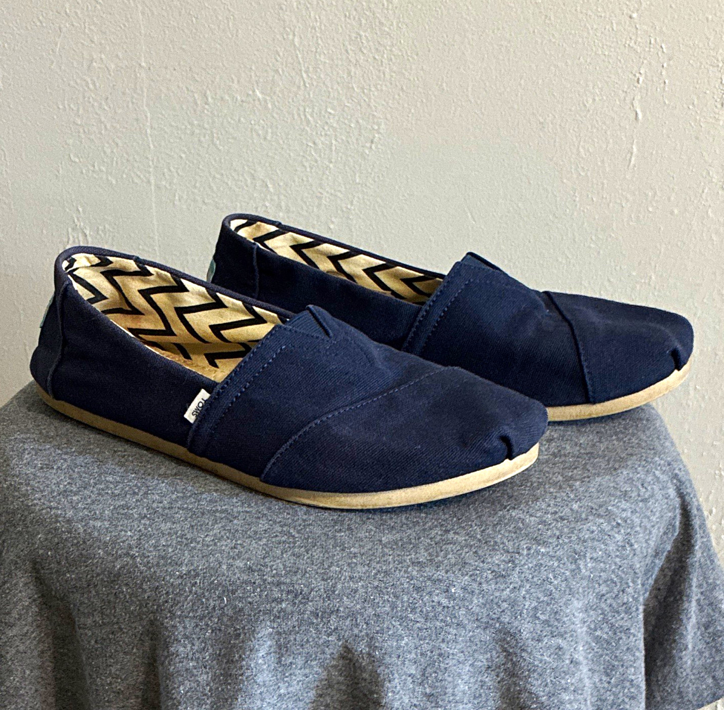 TOMS Women’s Blue Canvas Slip-On Flats US 8 Chevron Lined Round Toe Logo
