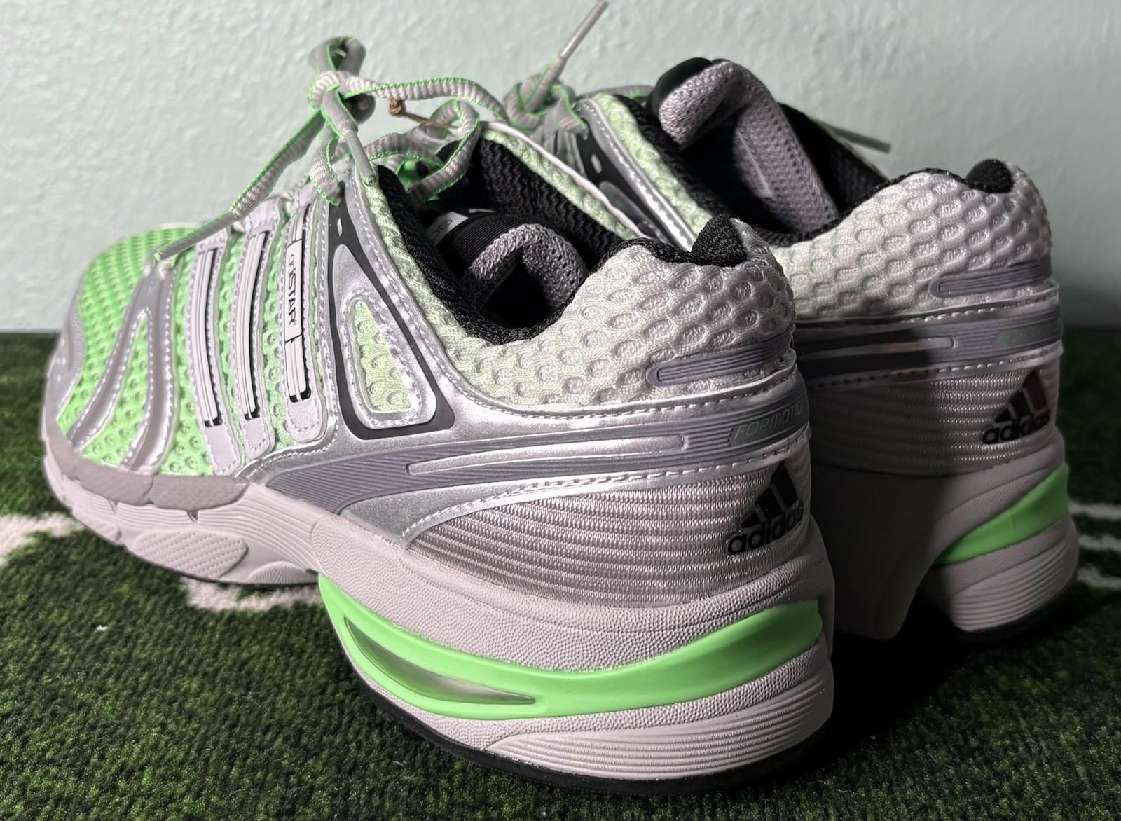 US Men’s 10/Women’s 11 – Adidas Adistar Control 5 «Green Silver» KI8589