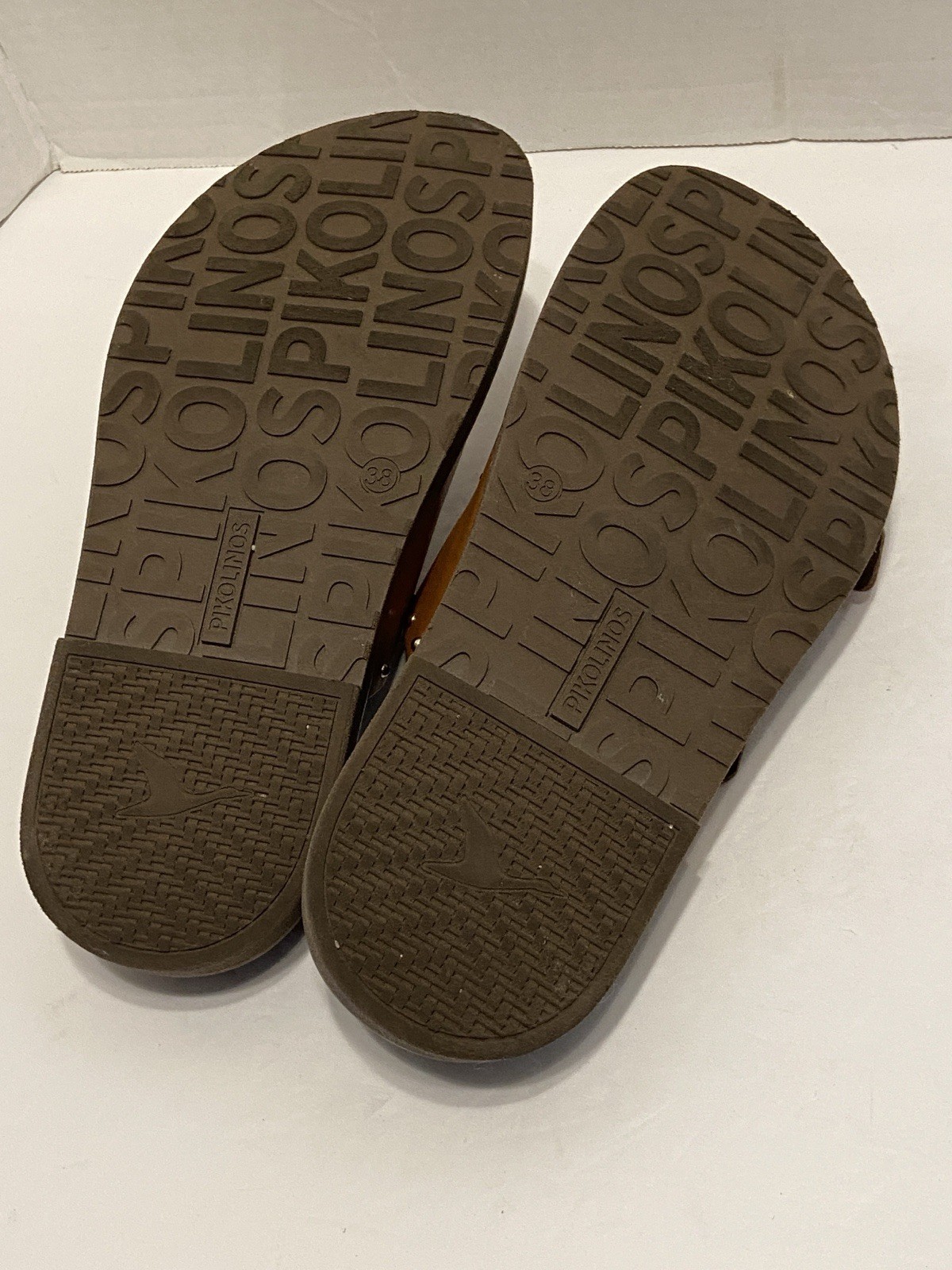 Pikolinos Aitana Brandy leather flat sandals, buckle rivet detail Size 7.5 / 8