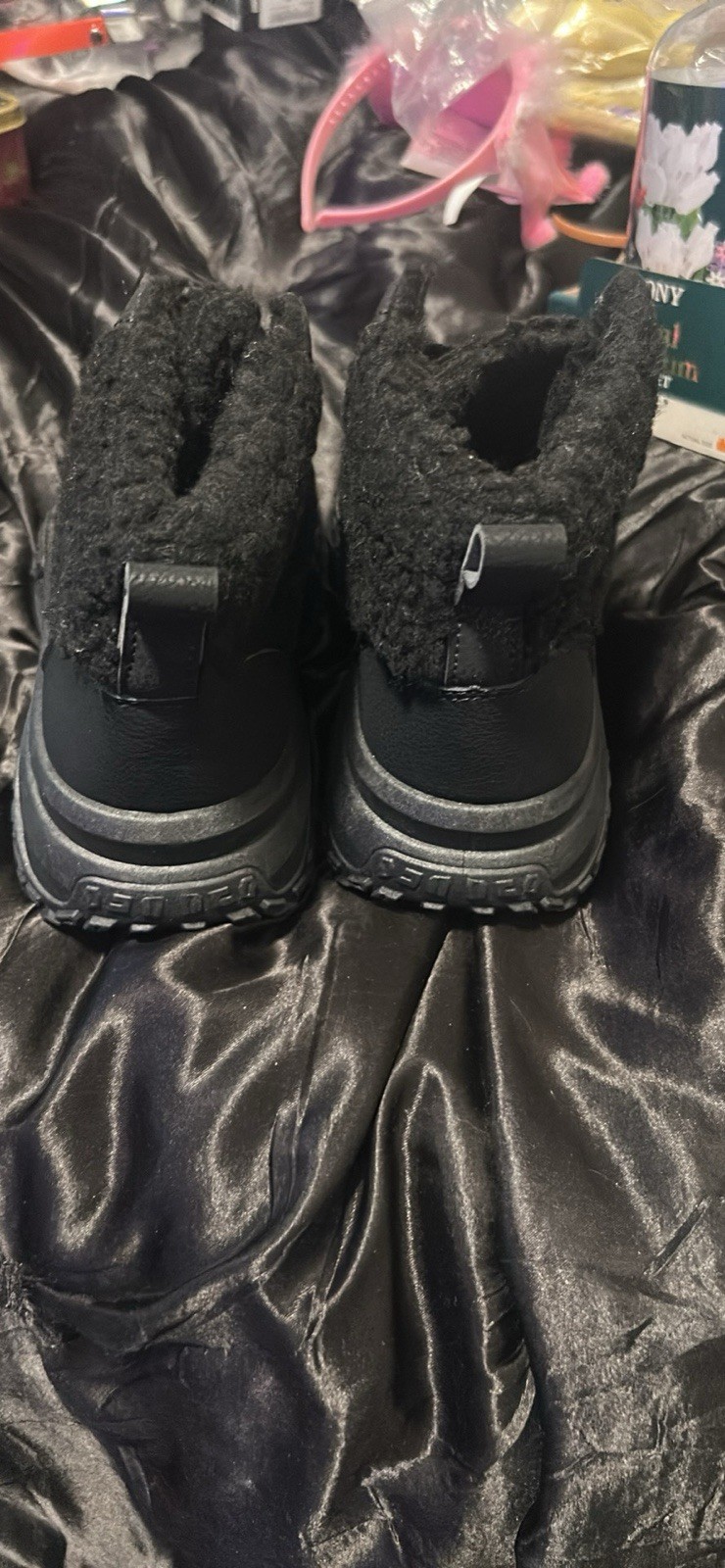 Women’s Black Lace-Up Ankle Bootie Fur Upper Warm Lined Lug Sole Sz 6.5